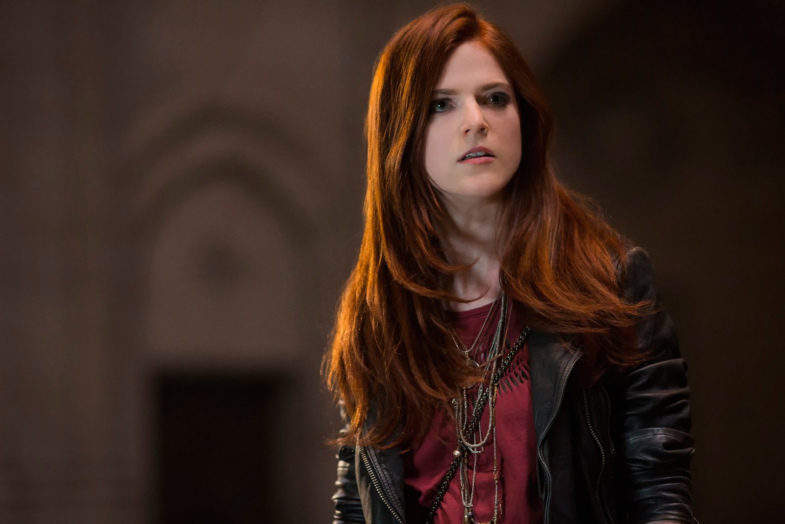 actress women Rose Leslie redhead movies black jackets 2k 4k