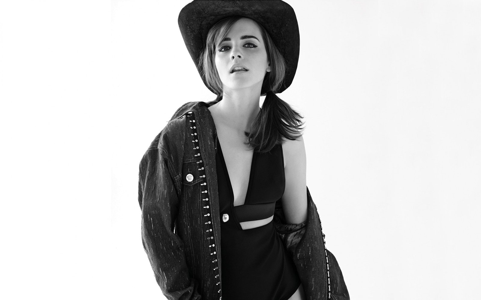 Actresses Emma Watson Black and White English Hat 1 2k