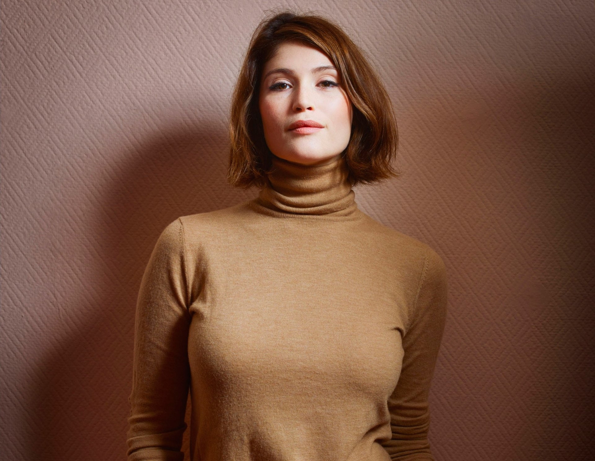 Actresses Gemma Arterton Brown Eyes Brunette English Short Hair