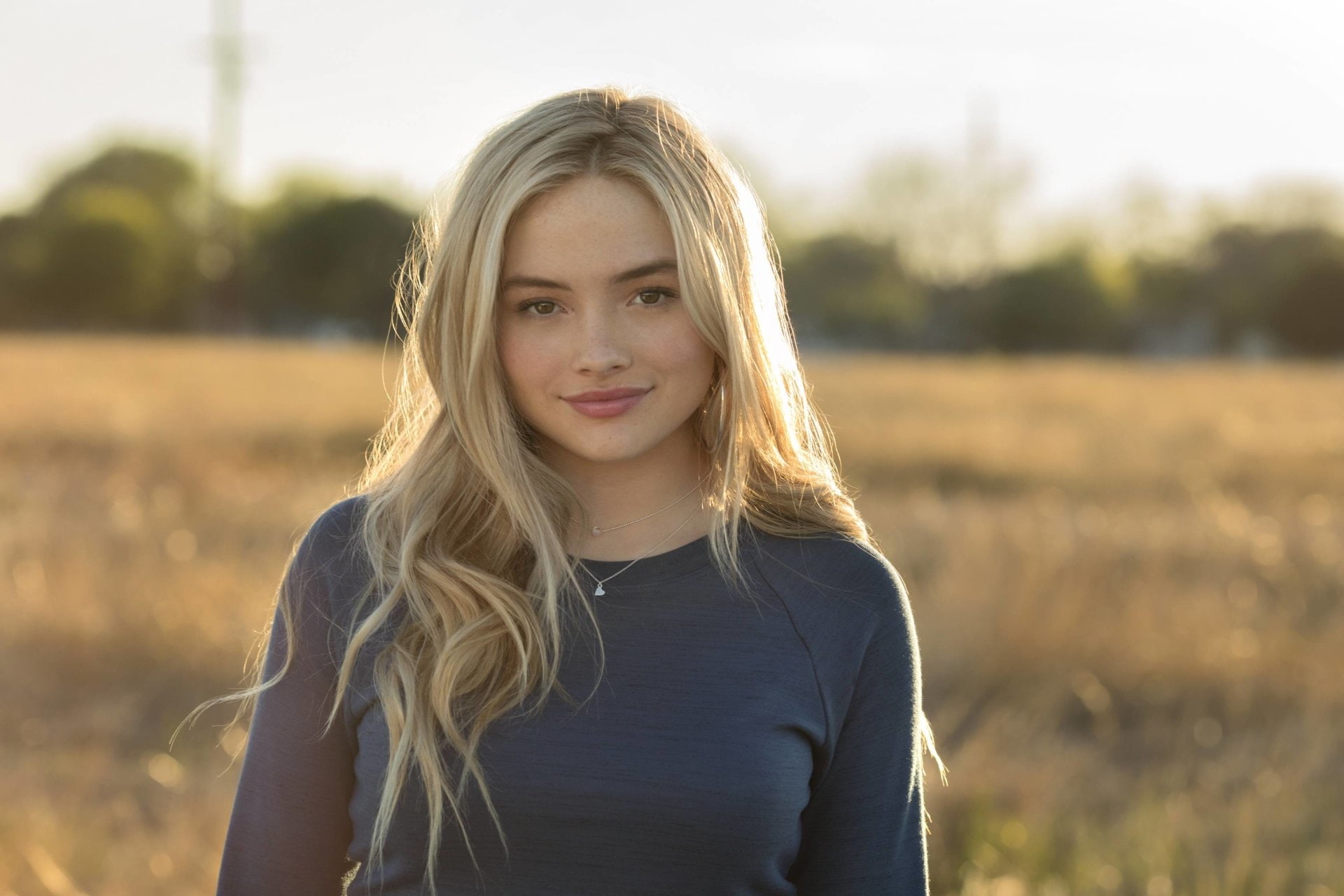 Actresses Natalie Alyn Lind Blonde