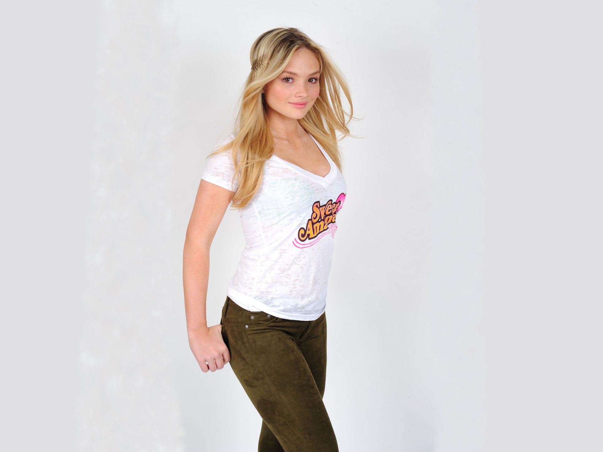 Actresses Natalie Alyn Lind Blonde