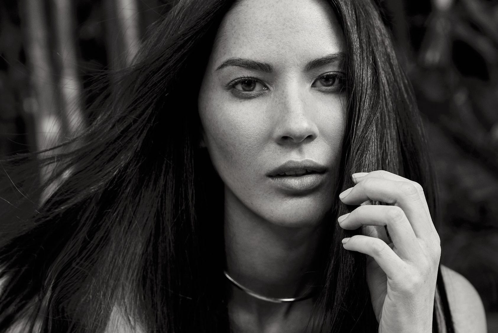 Actresses Olivia Munn Monochrome