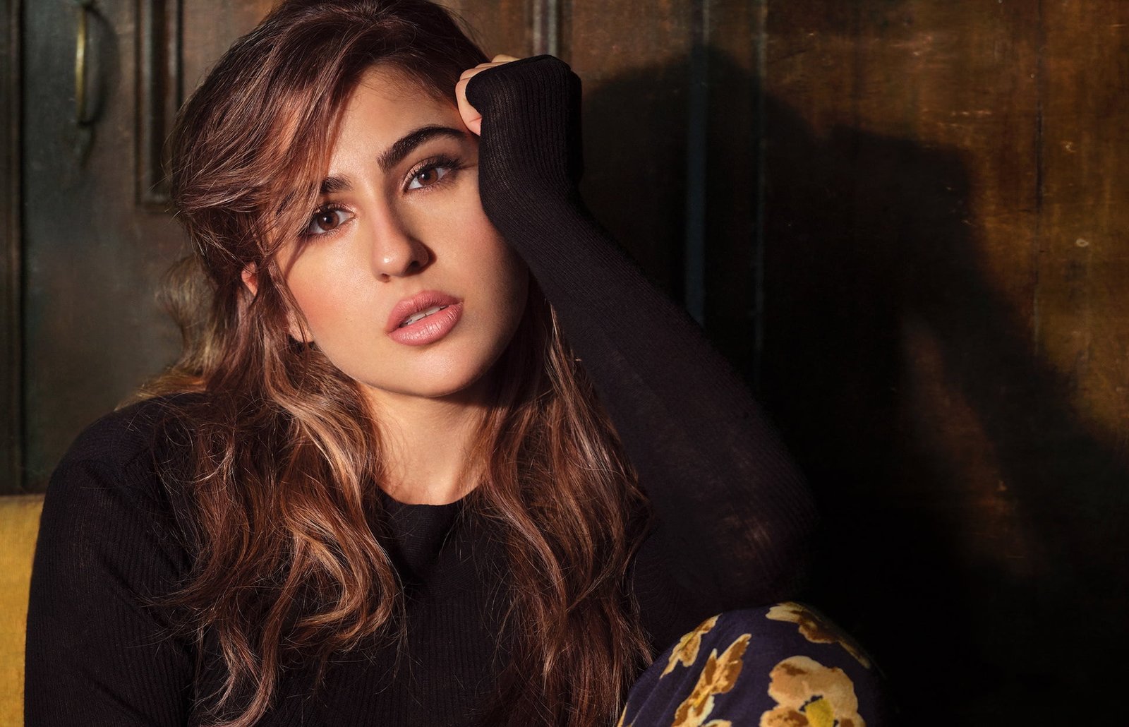 Actresses Sara Ali Khan Bollywood Brown Eyes Brunette Face