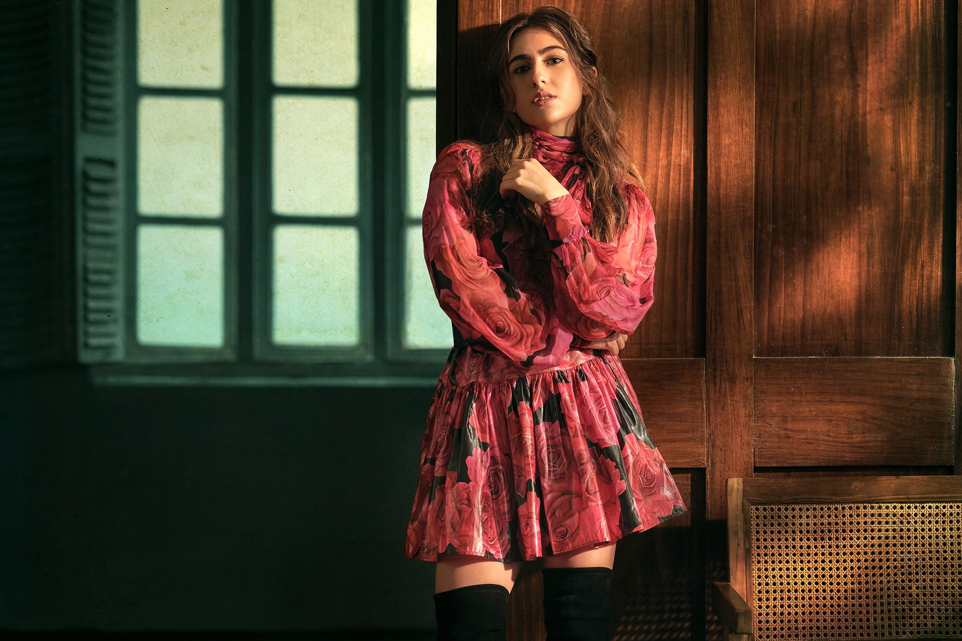 Actresses Sara Ali Khan Bollywood Brunette Dress Girl