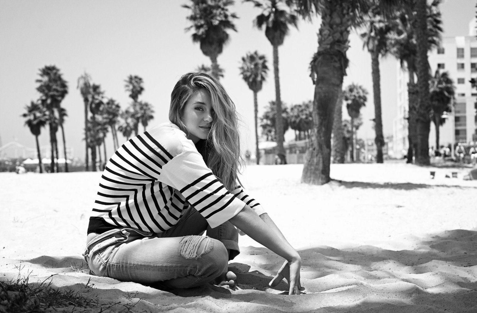 Actresses Shailene Woodley American Black amp; White Sand