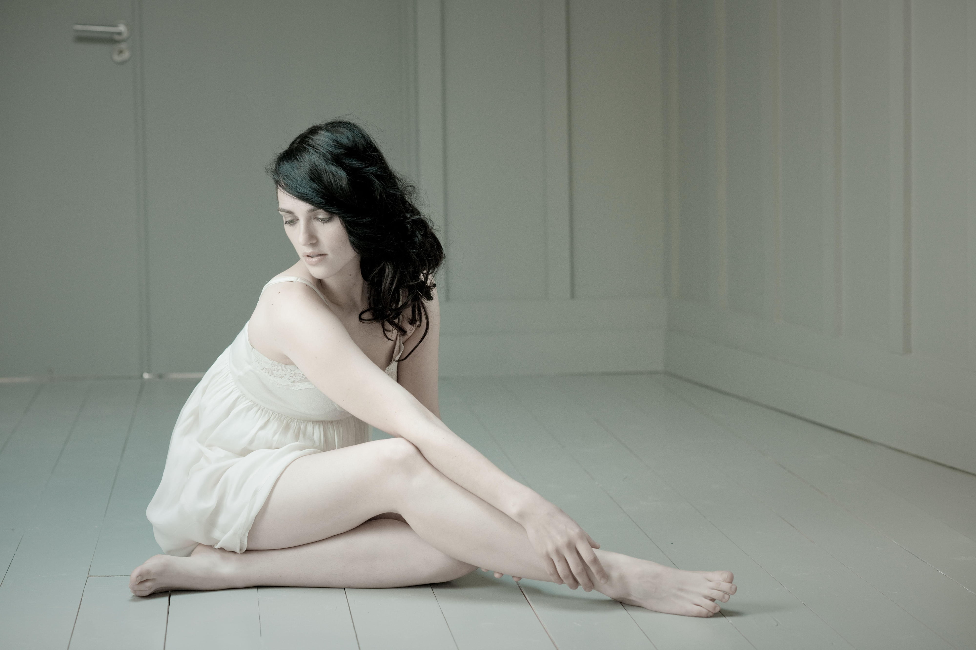 Actresses Katie McGrath Black Hair Canadian White Dress 2k 4k