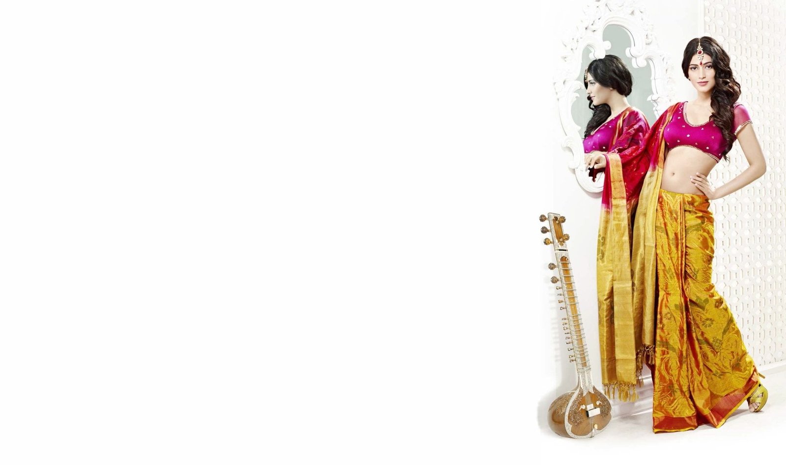 Actresses Shruti Haasan Bollywood Mirror Saree clothing