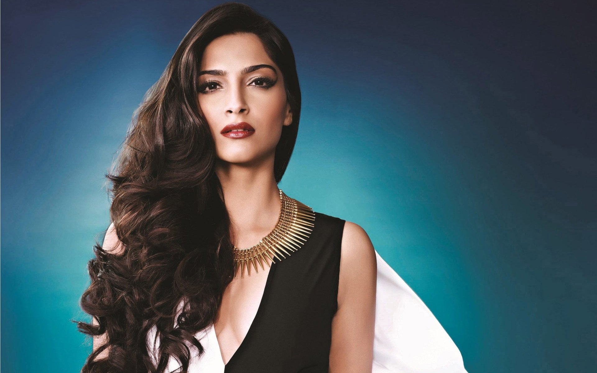 Actresses Sonam Kapoor Bollywood Brunette Indian Model