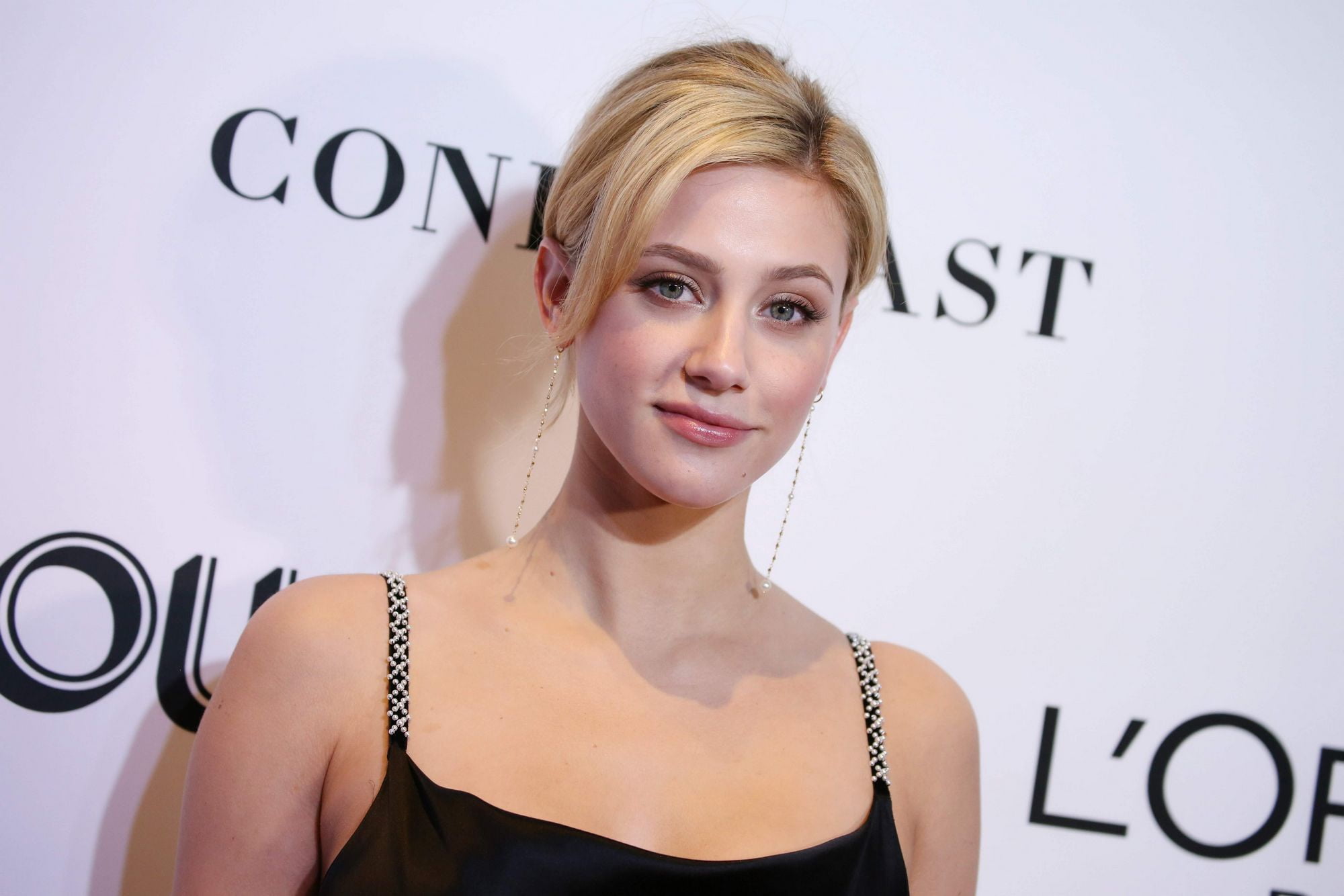 Actresses Lili Reinhart American Blonde Earrings Green Eyes 2k