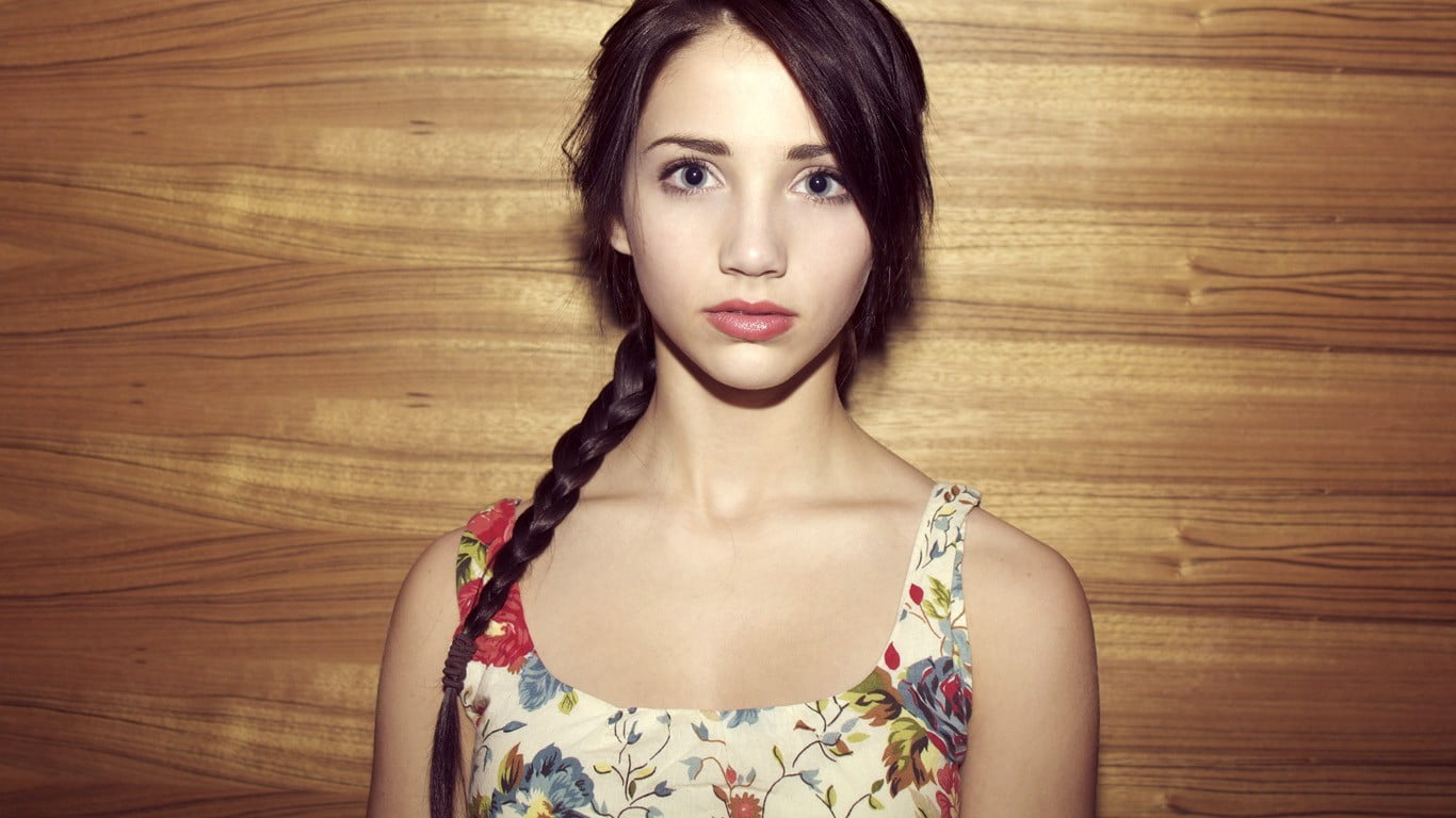 brunette women face model Emily Rudd lips portrait eyes