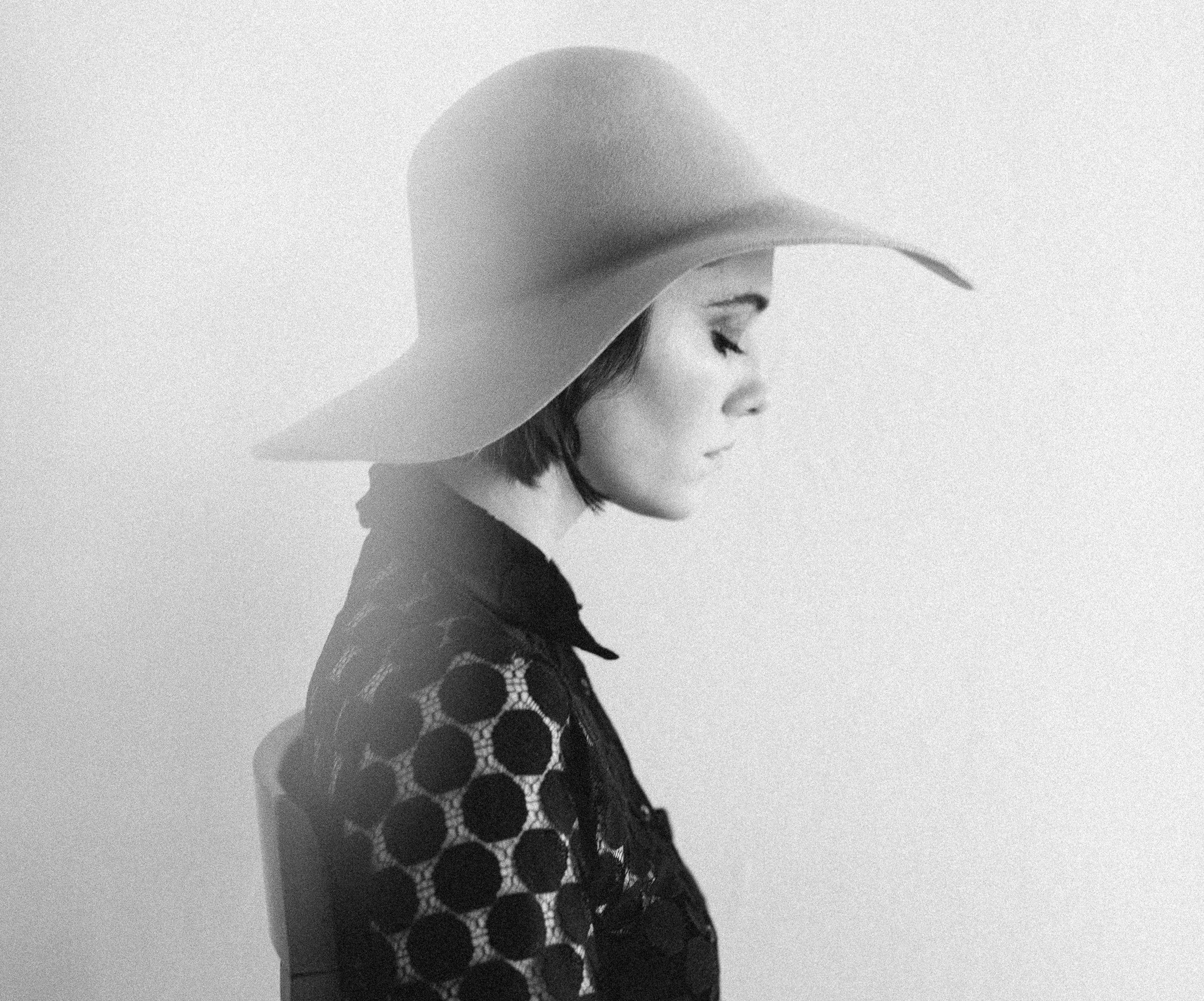 monochrome celebrity Mary Elizabeth Winstead women portrait 2k