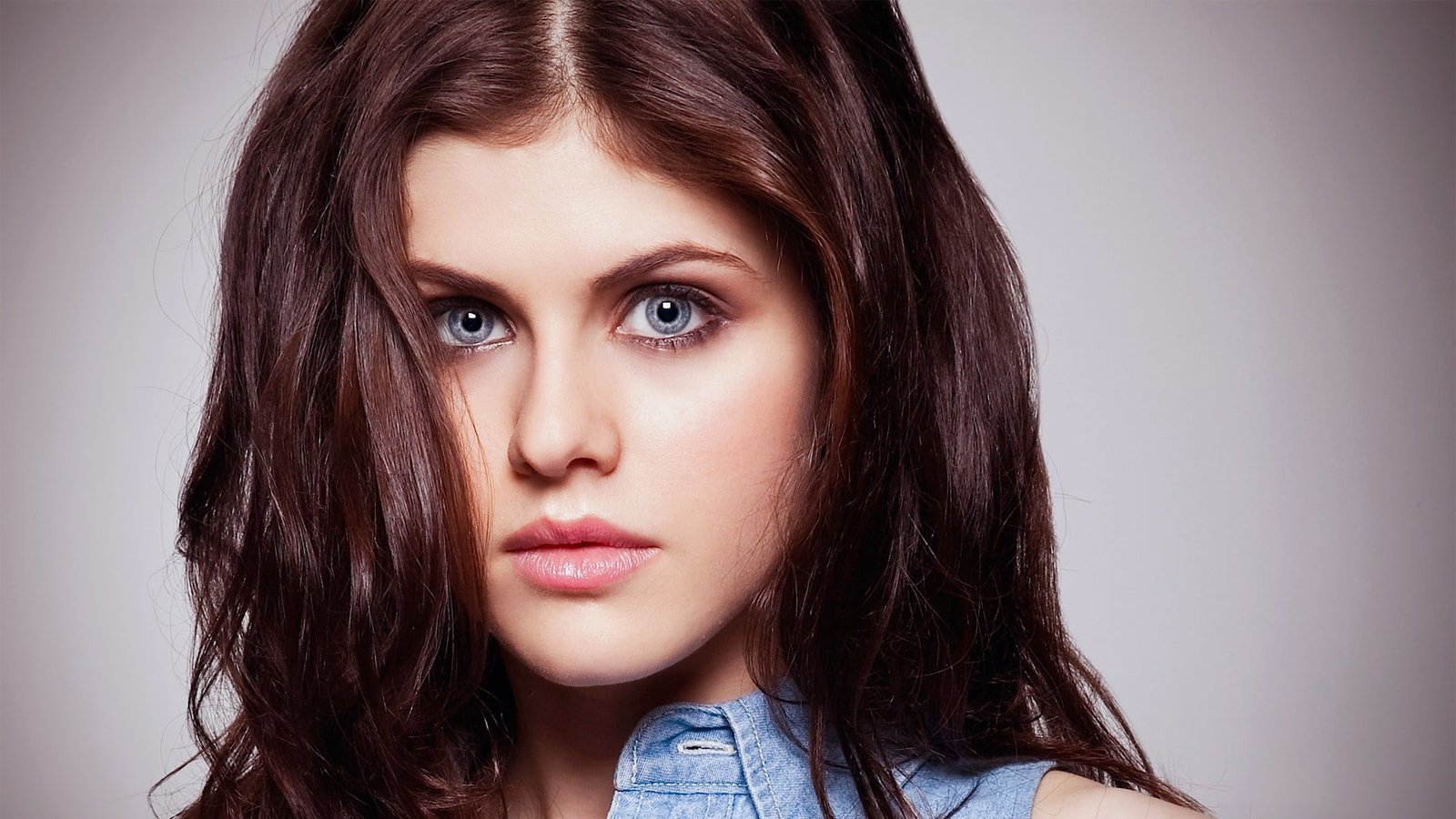 Alexandra Dadario Daddario face celebrity actress