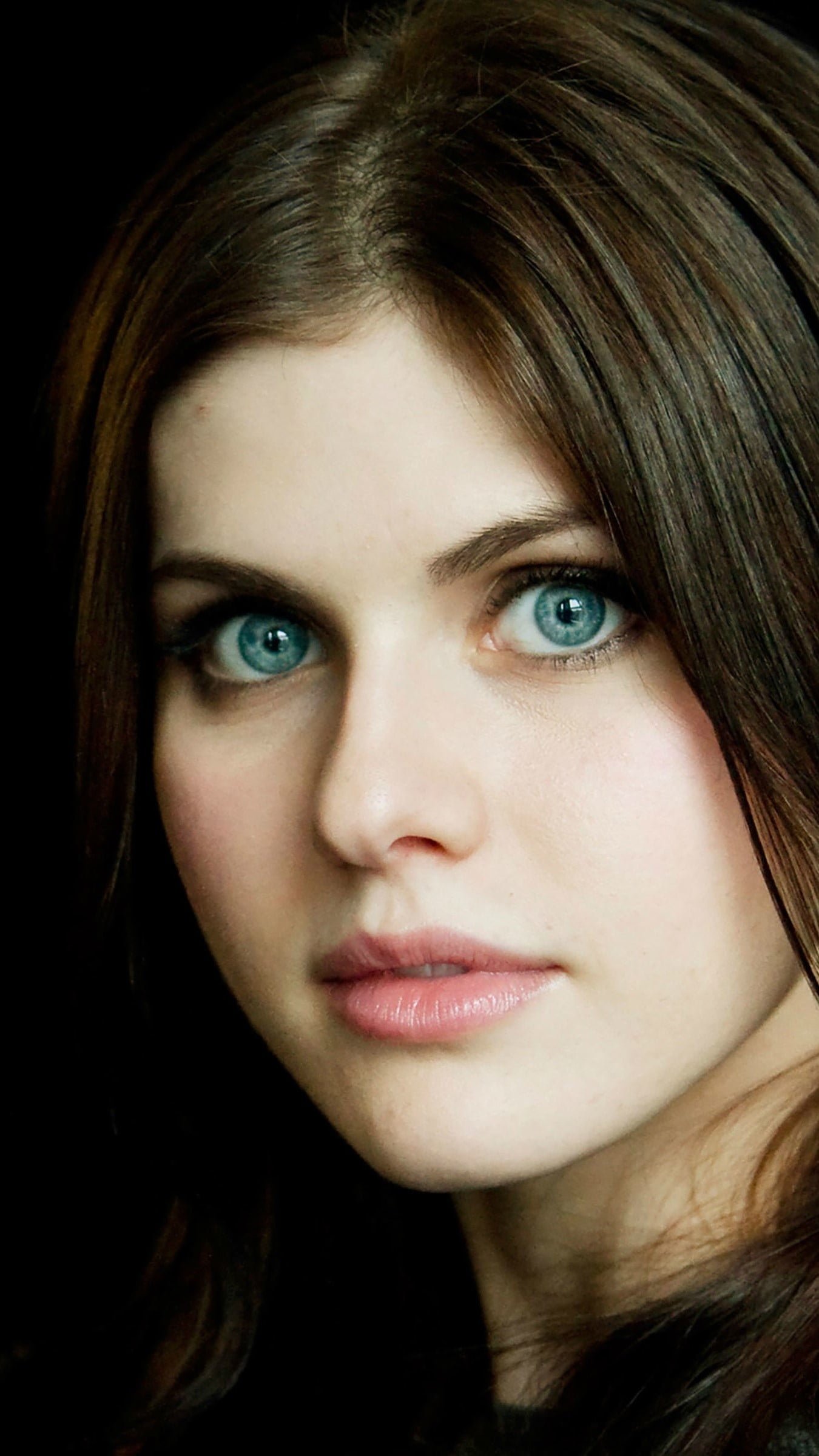 Alexandra Daddario women actress blue eyes face