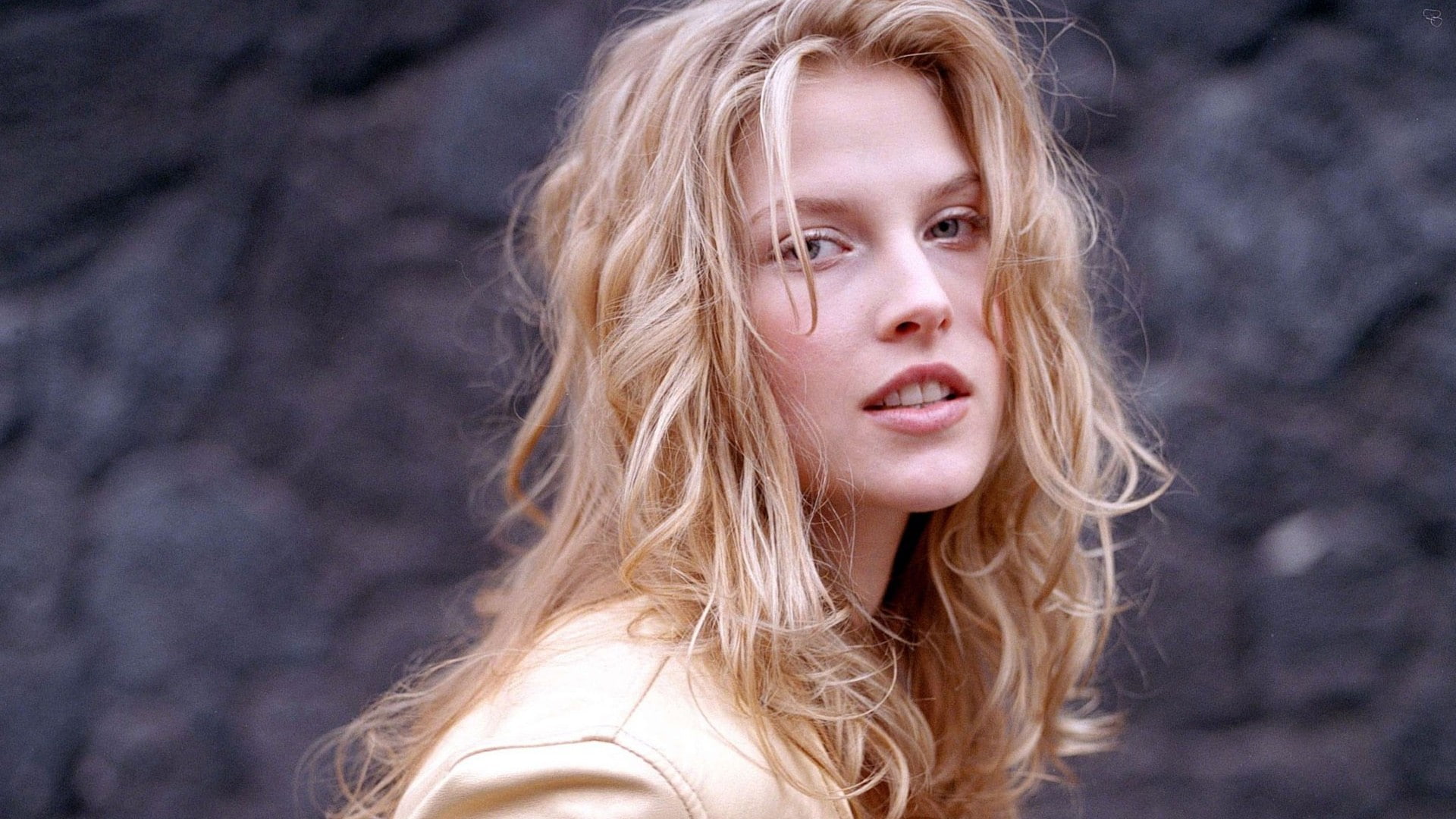 Ali Larter blonde curly hair face women actress portrait