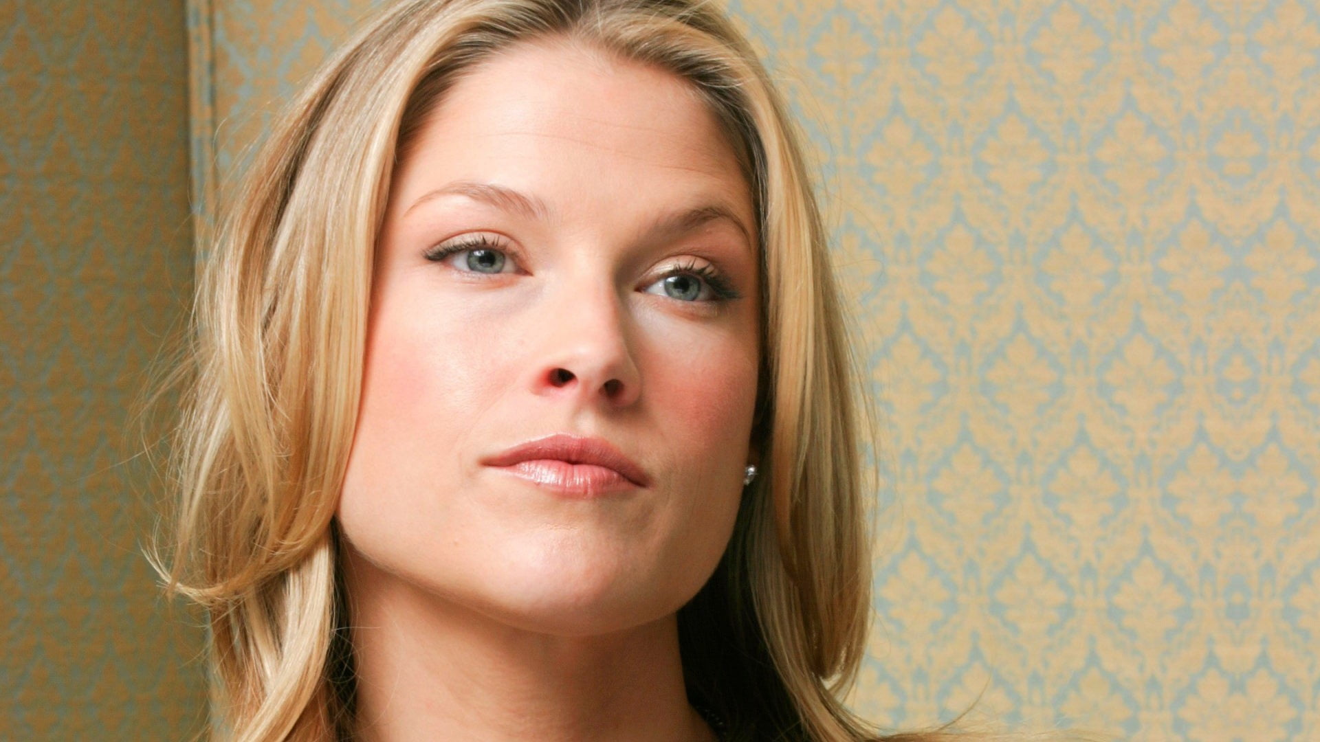 Ali Larter blonde face actress women headshot portrait