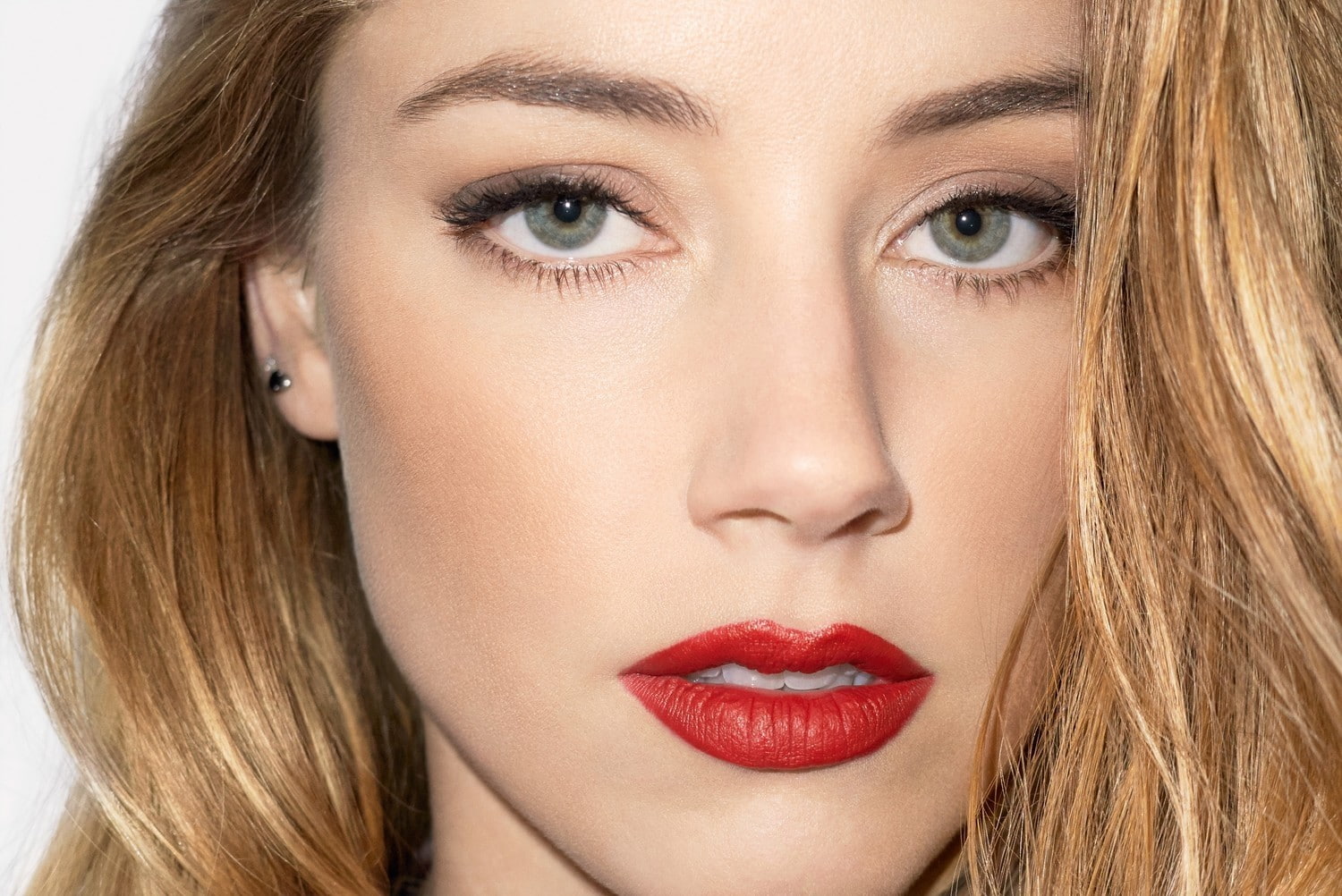 Amber Heard women actress blonde face closeup portrait