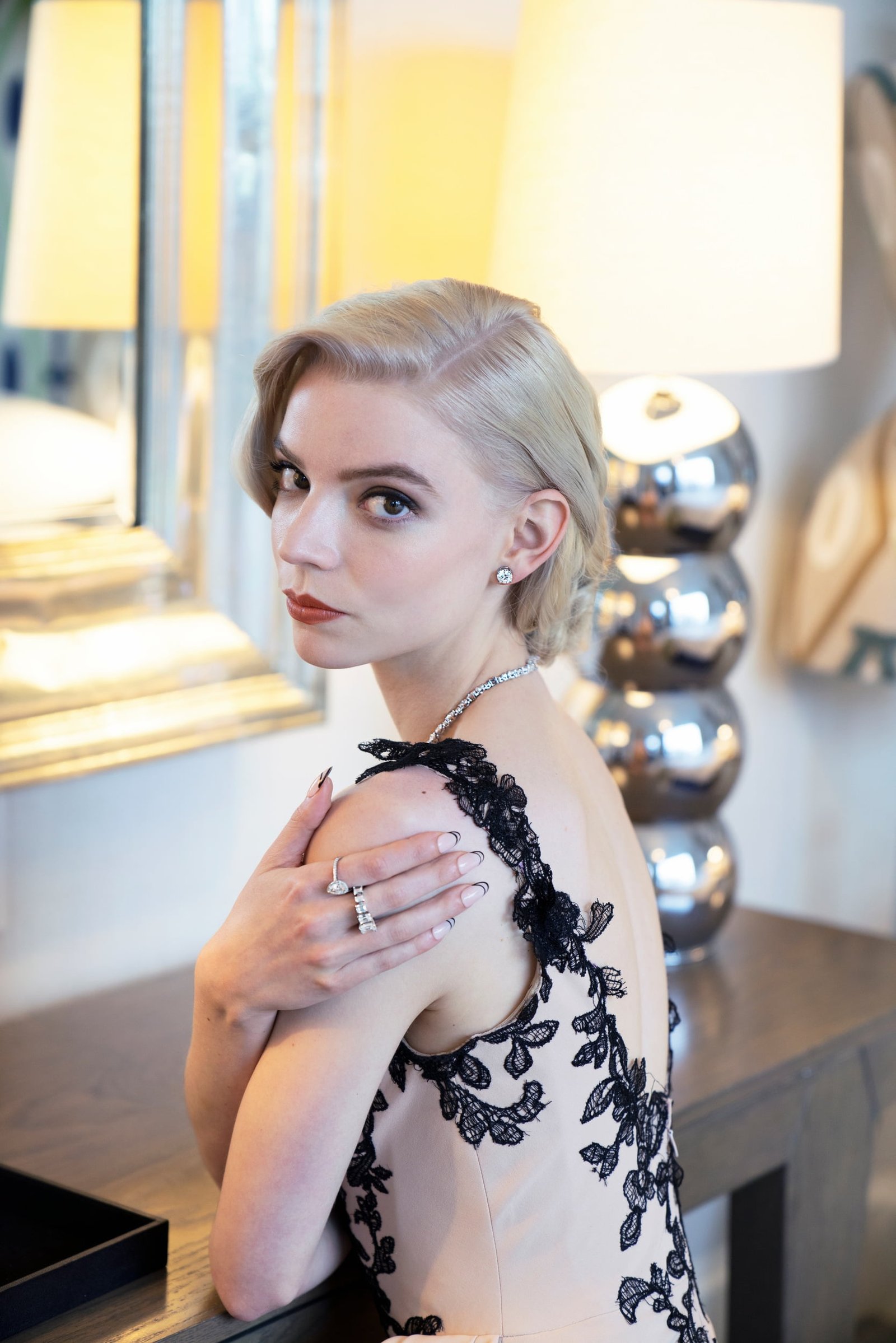 Anya Taylor Joy women actress blonde makeup necklace