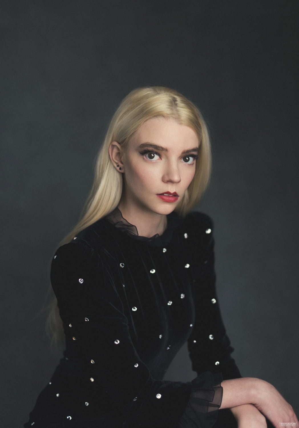 Anya Taylor Joy women actress blonde simple background