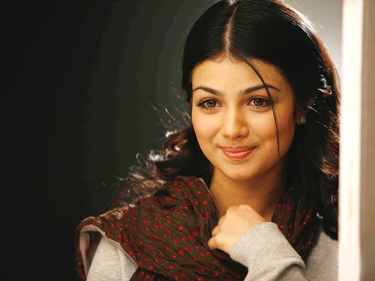 Ayesha Takia women Bollywood brunette smiling actress