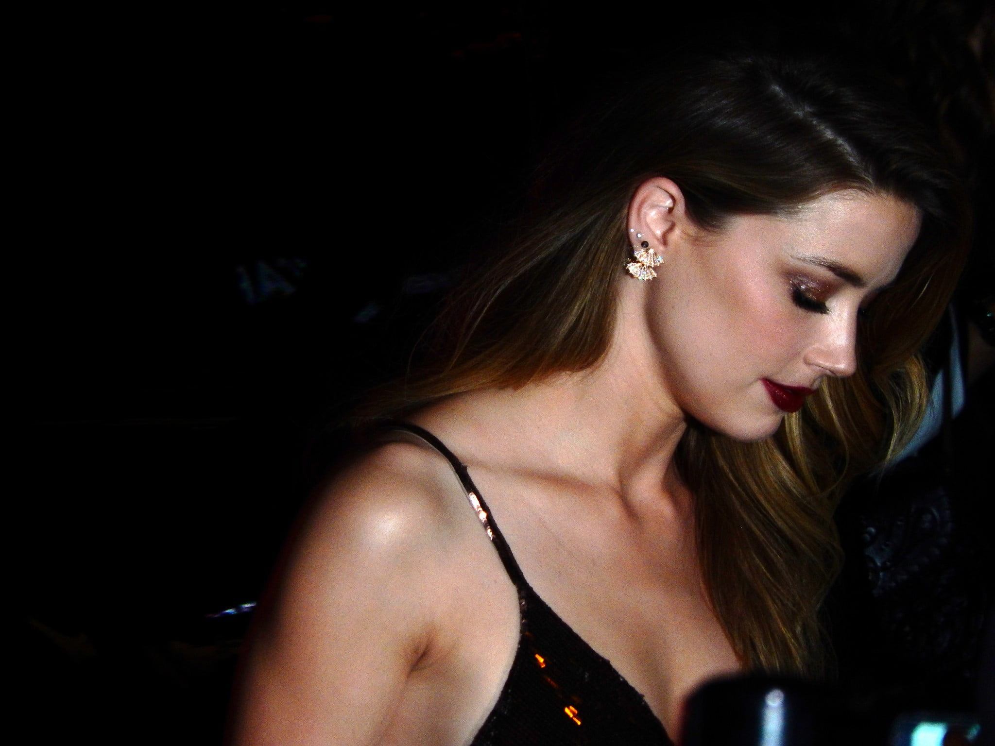 blonde brunette women model Amber Heard eyeliner red lipstick 2k