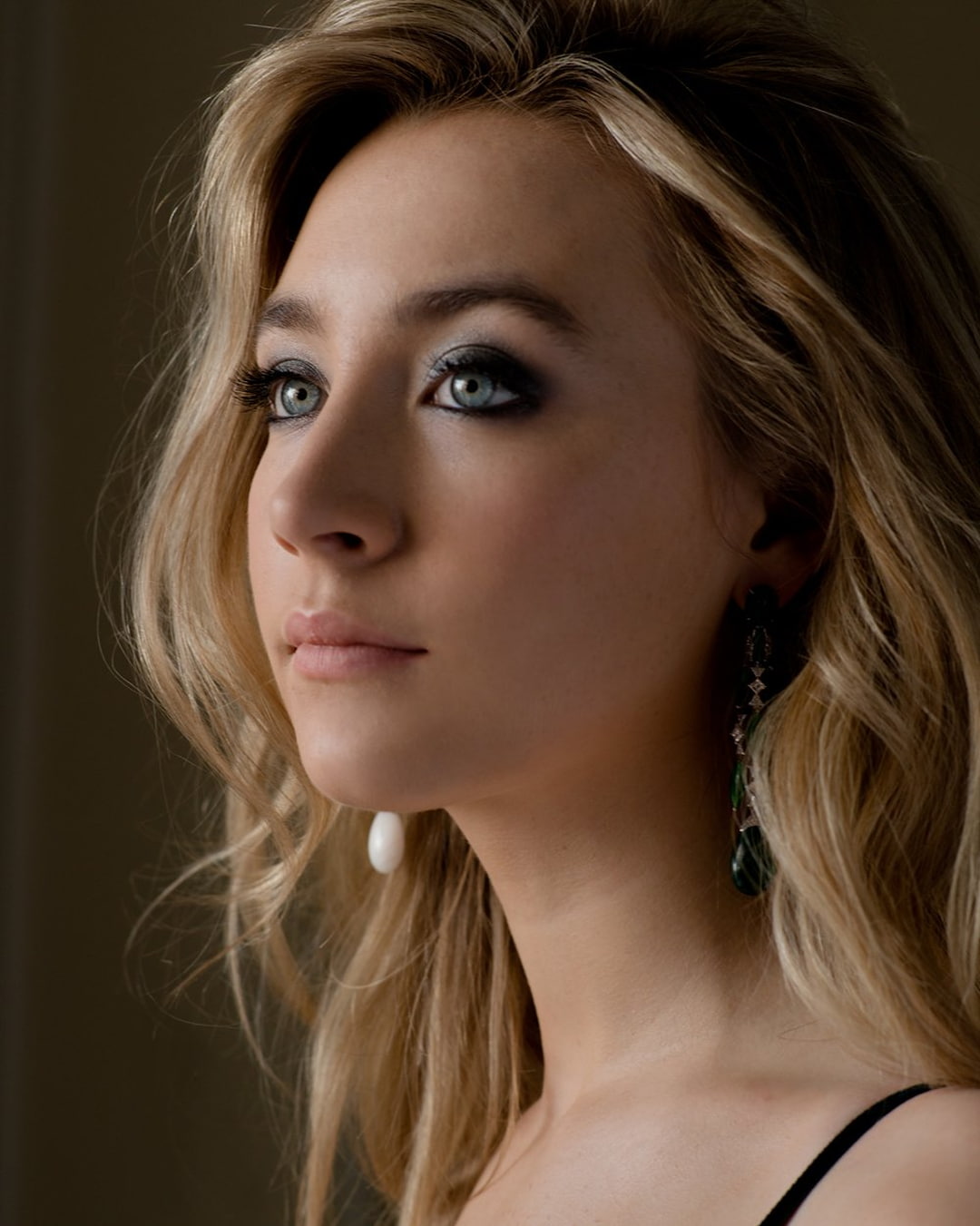 blonde face Saoirse Ronan women closeup actress portrait display