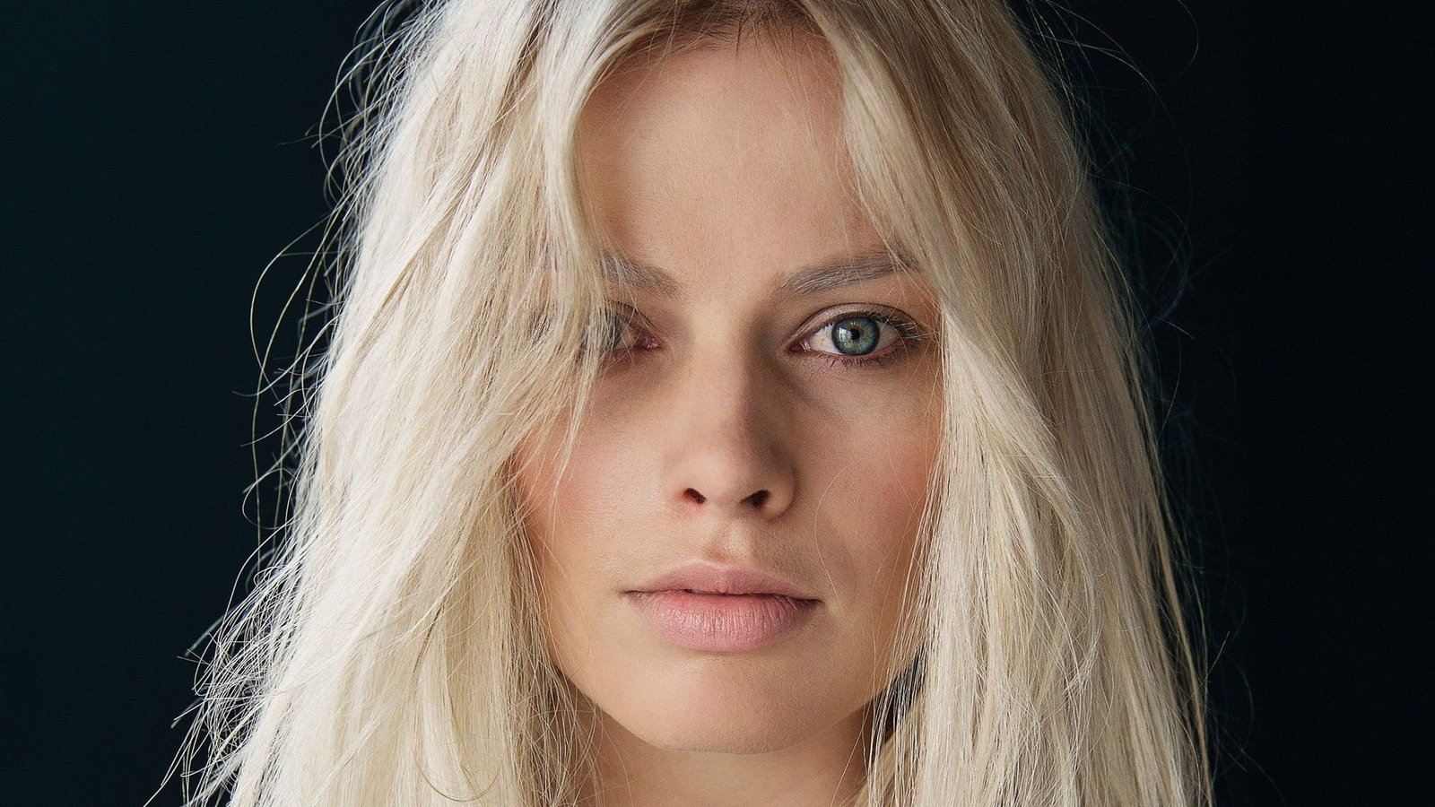 blonde Margot Robbie simple background women actress looking at viewer