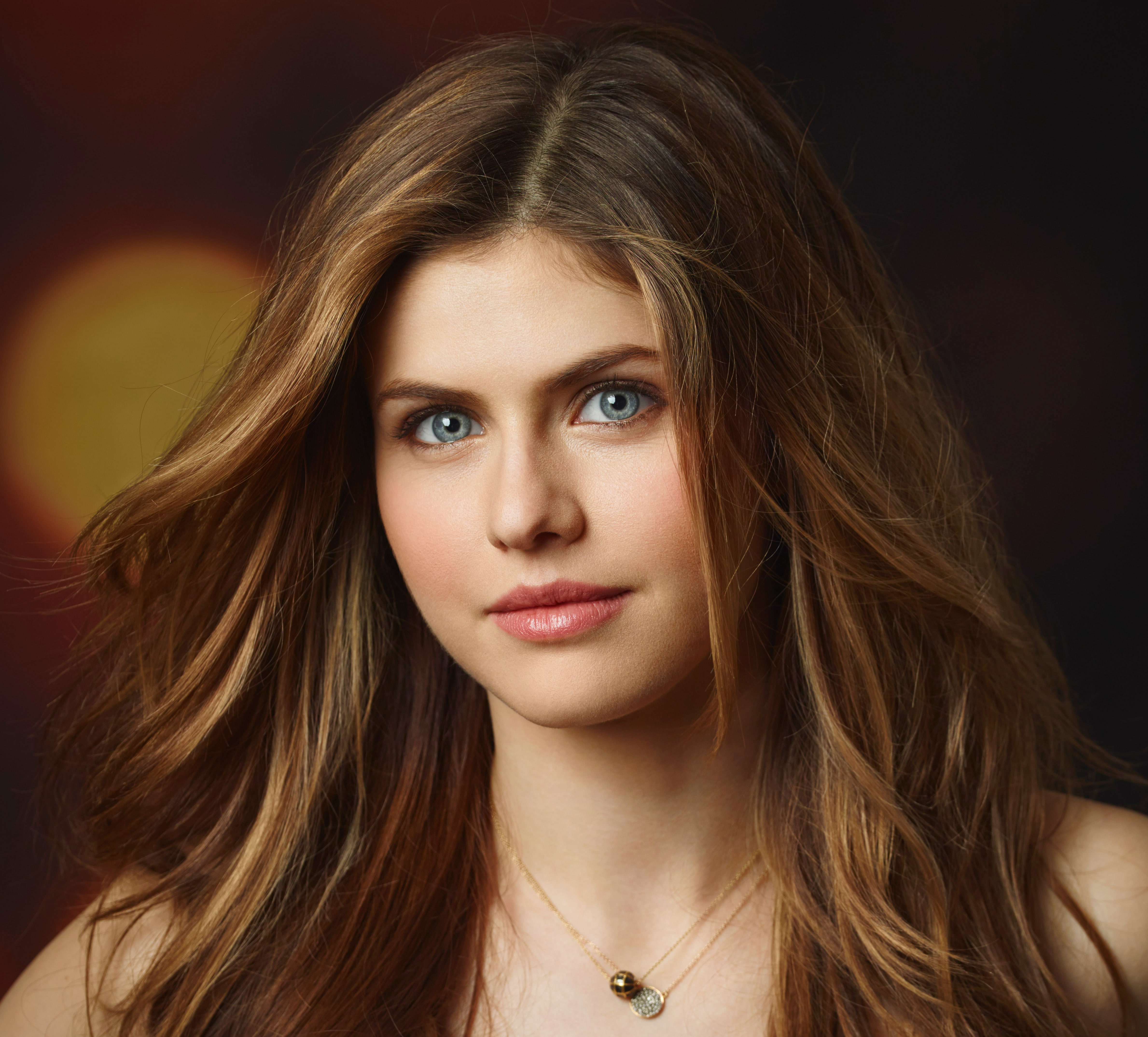 blue eyes Alexandra Daddario actress celebrity necklace 2k 4k