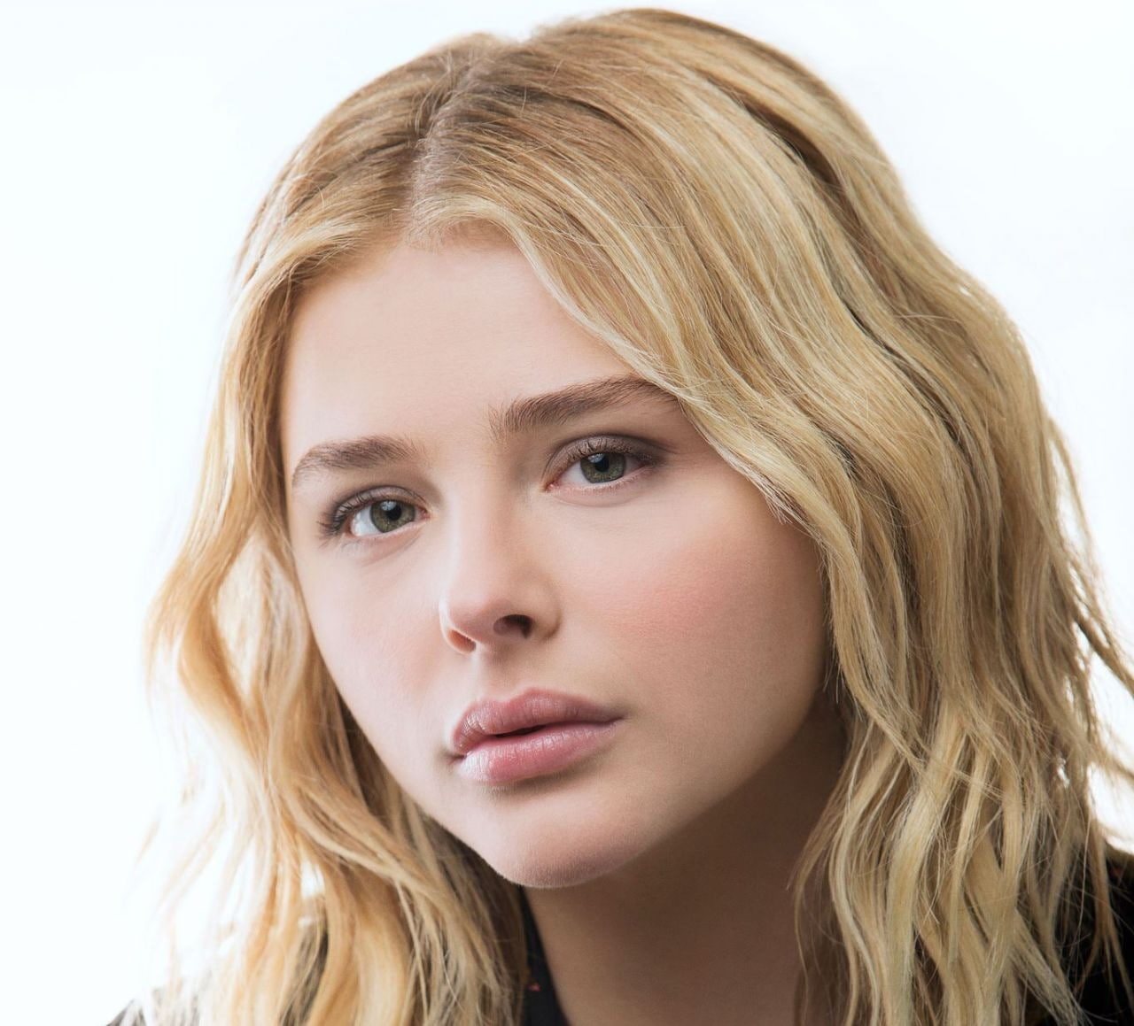Chlo Grace Moretz actress blonde green eyes pink lipstick