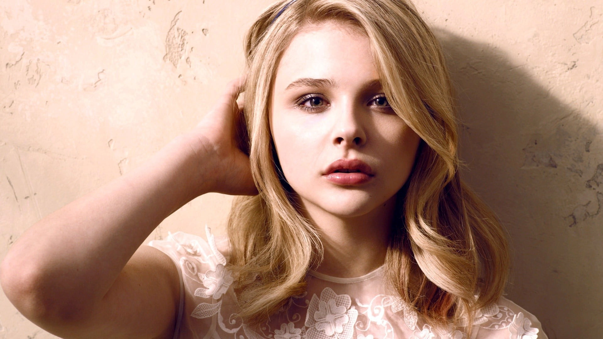 Chlo Grace Moretz actress women celebrity blonde portrait