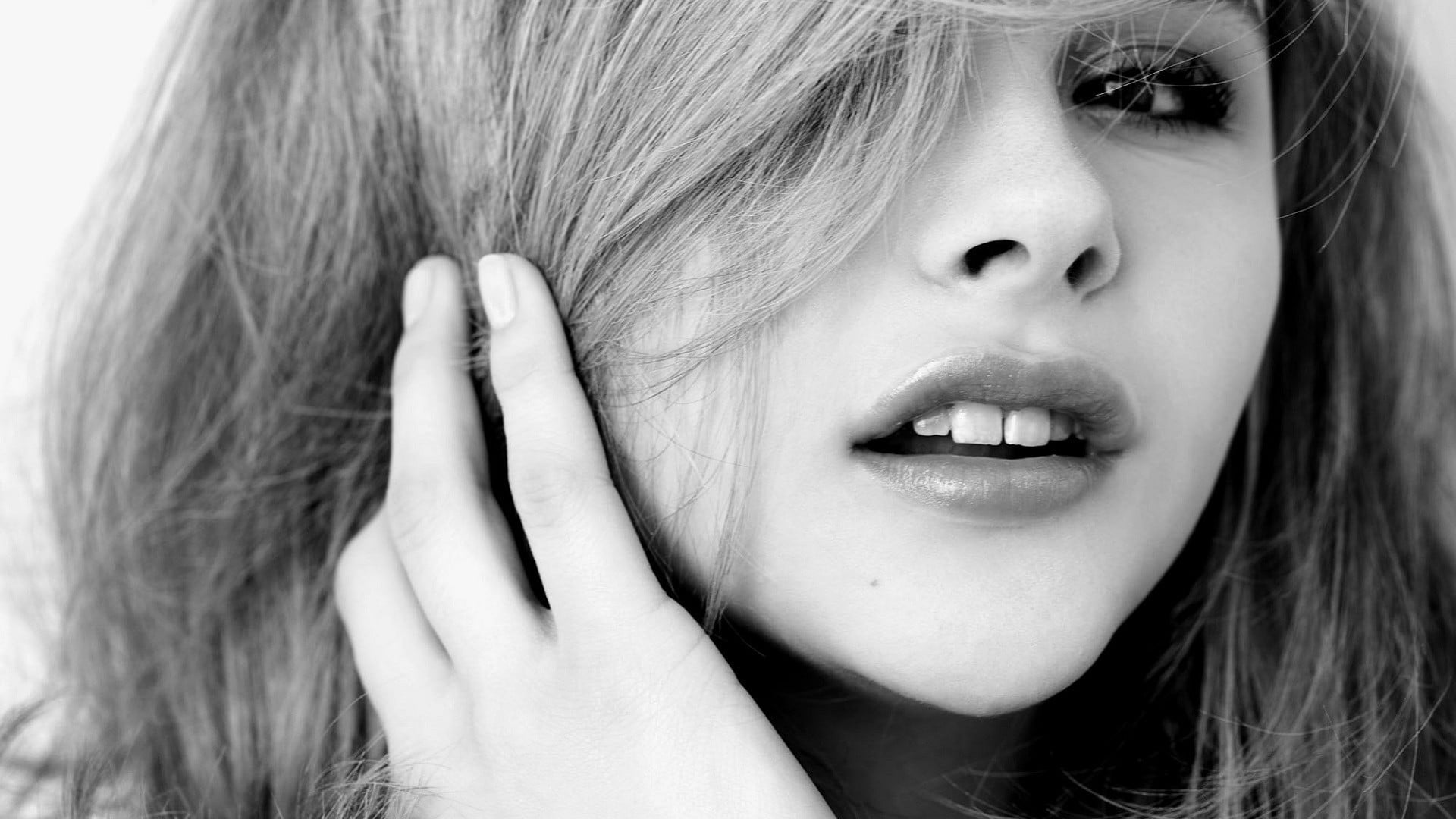 Chloe Grace Moretz Chlo monochrome women face