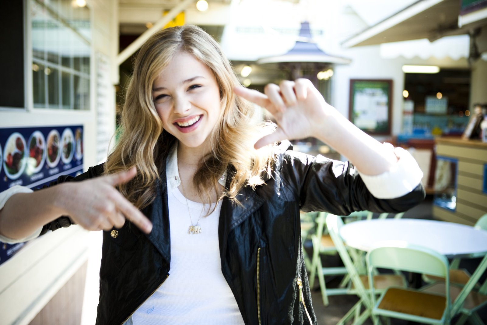 Chloe Grace Moretz Chlo smiling actress women 2k 4k 5k