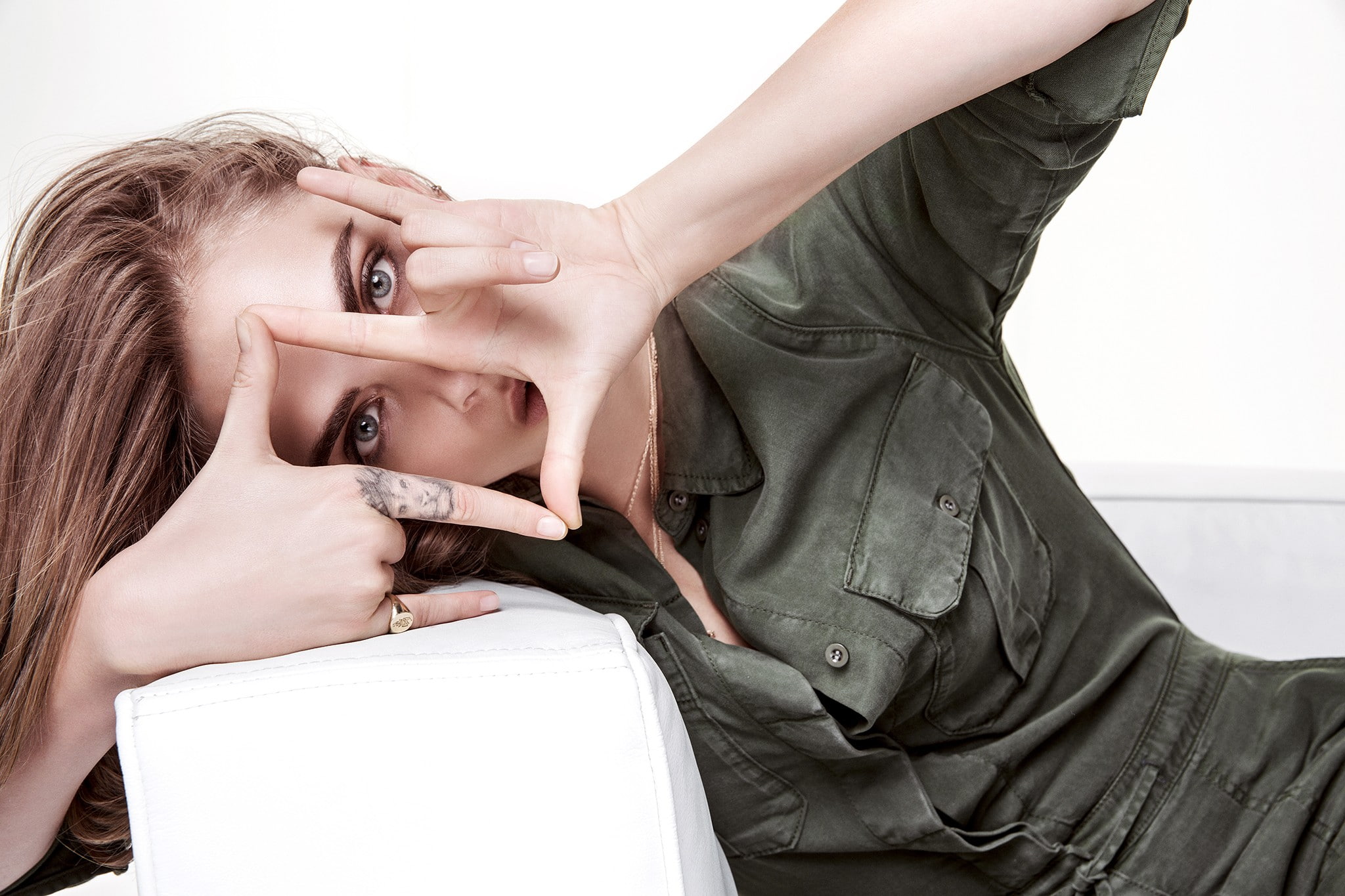 Cara Delevingne actress model women blonde eyes looking at viewer 2k