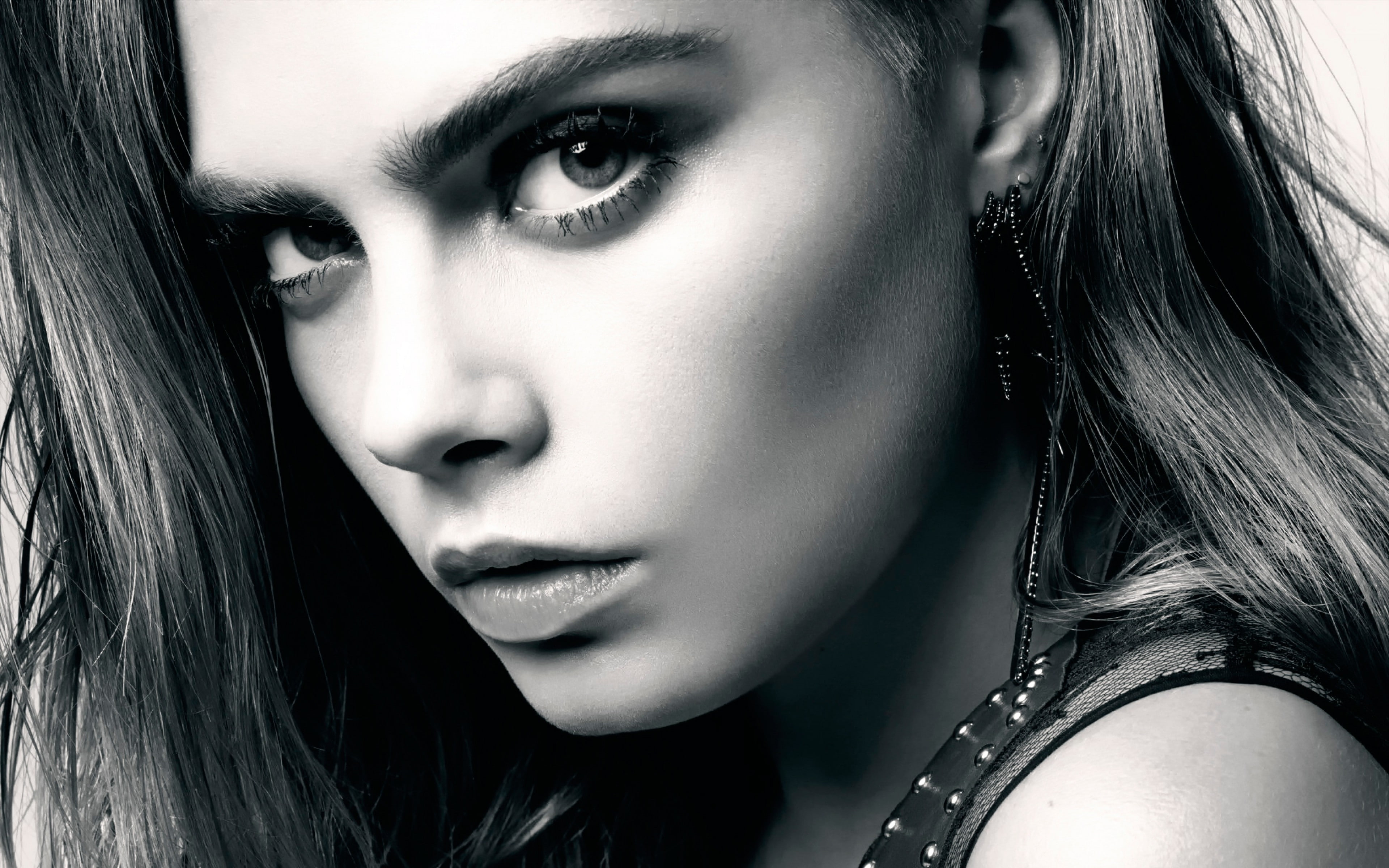 Cara Delevingne model actress face long hair monochrome 2k