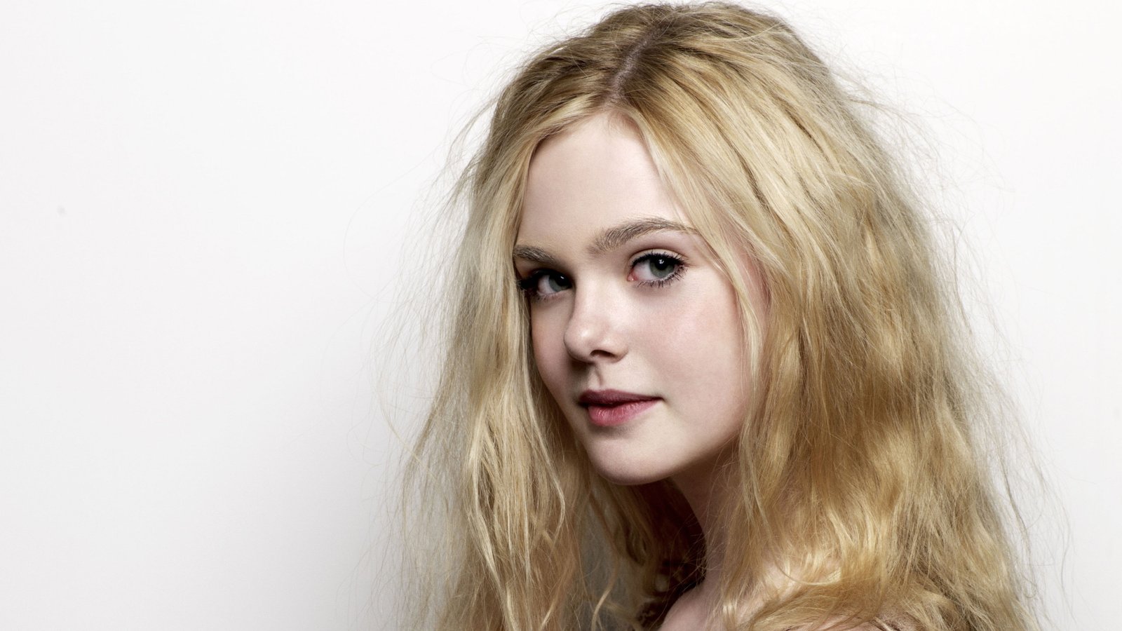celebrity actress blonde Elle Fanning women 2k