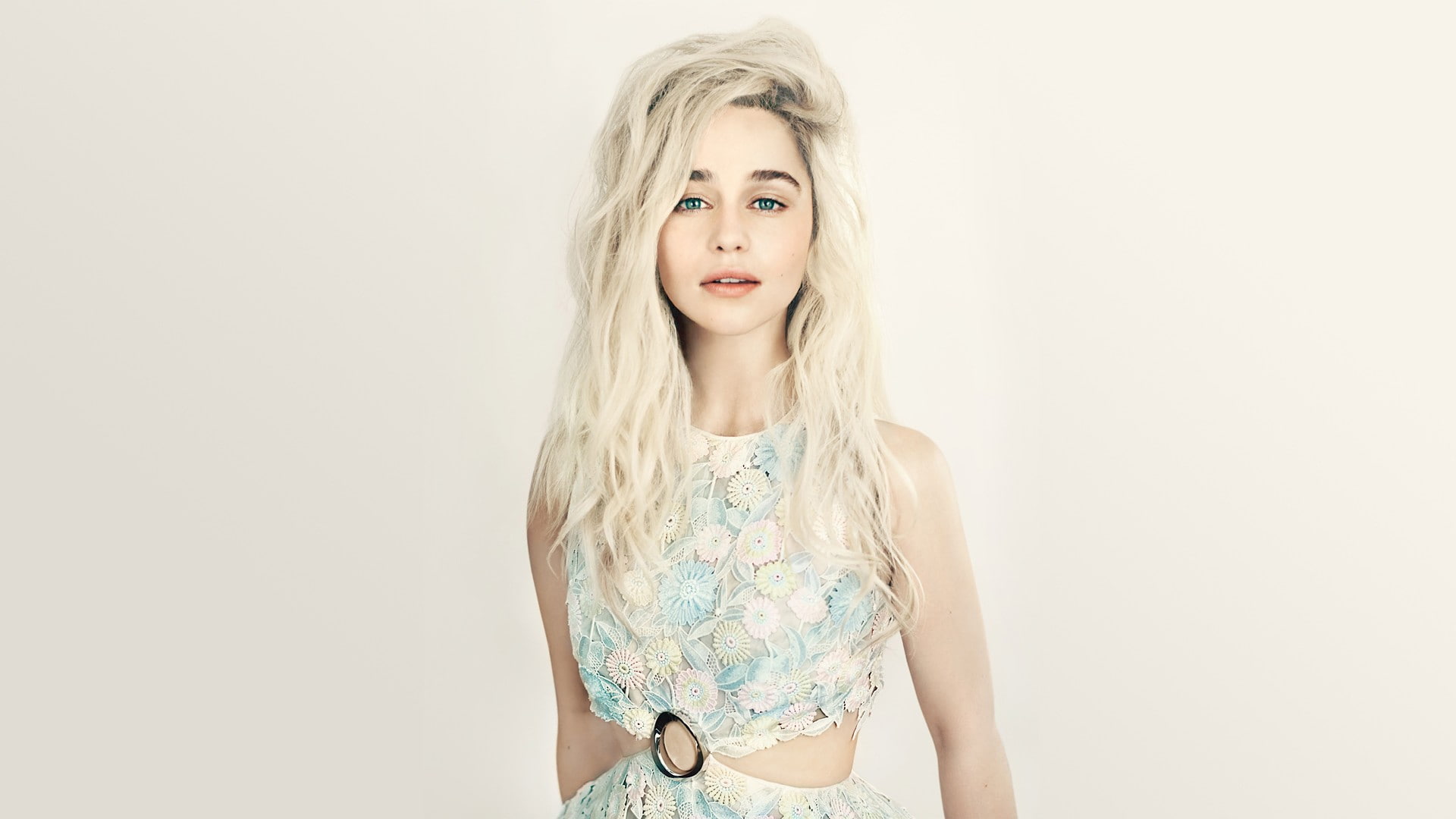 celebrity Emilia Clarke actress blonde simple background
