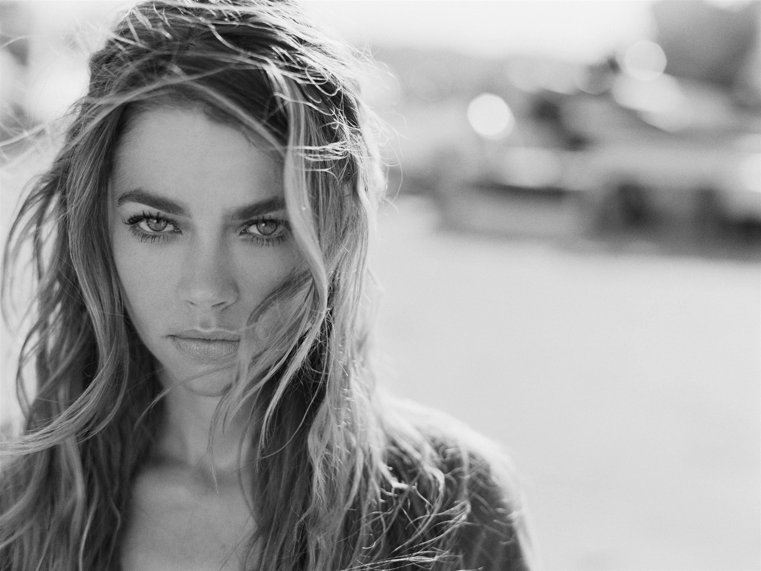 Denise Richards women model actress monochrome portrait 2k