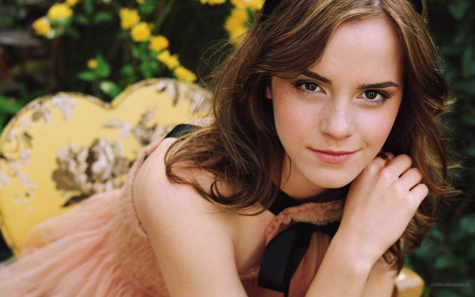 Emma Watson women actress brunette brown eyes celebrity