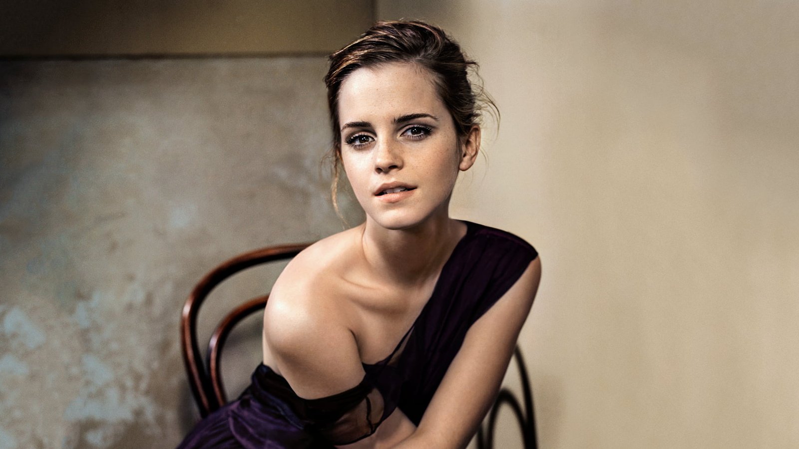 Emma Watson women brunette actress young adult portrait