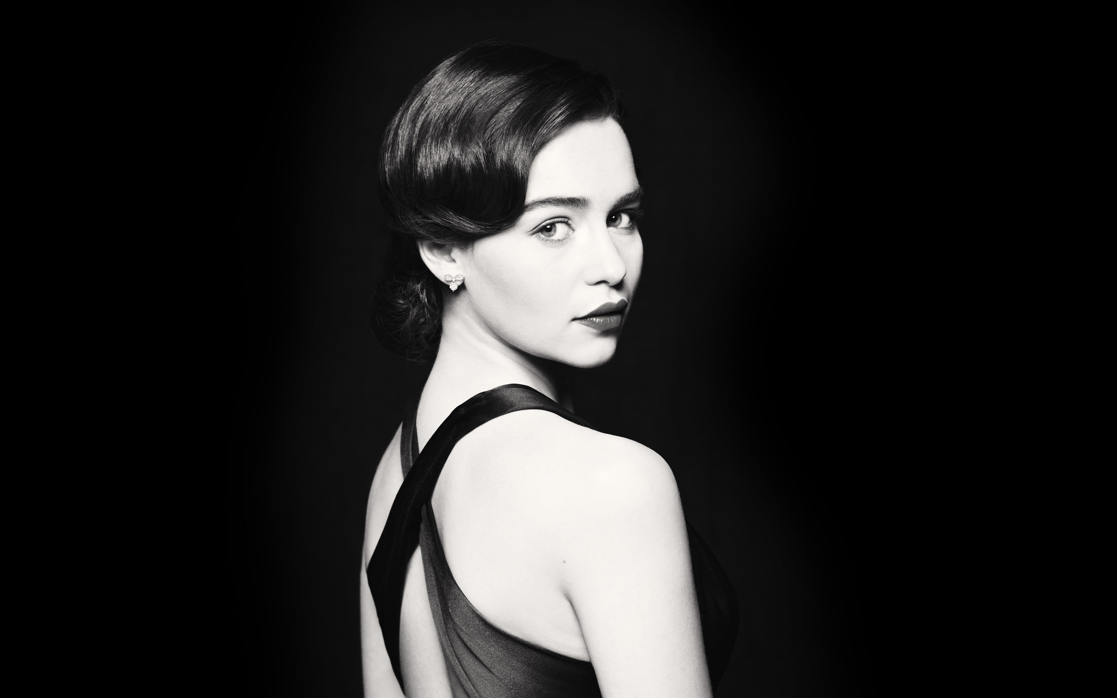 Emilia Clarke brunette actress celebrity women monochrome 2k