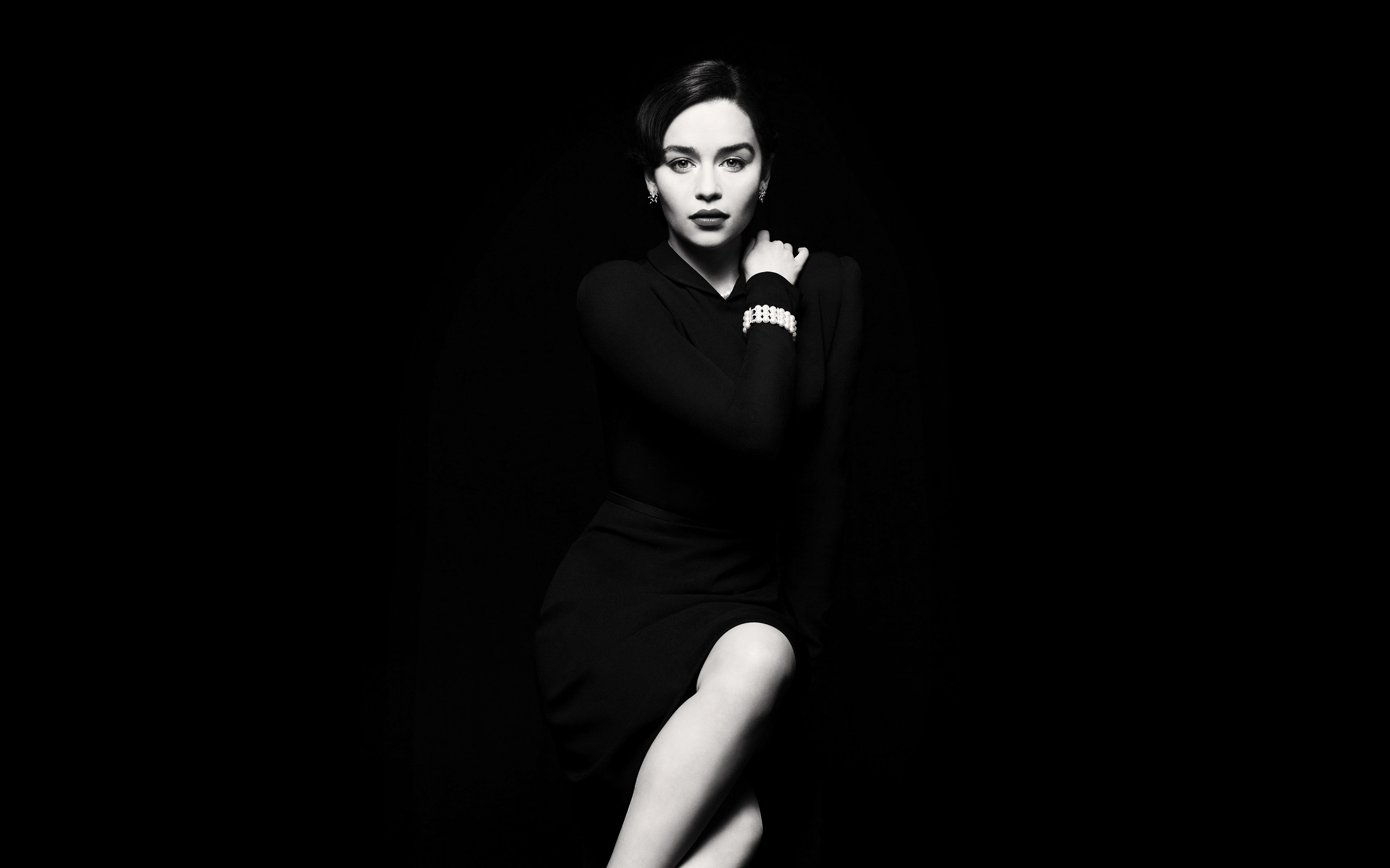 Emilia Clarke brunette actress celebrity women monochrome 2k