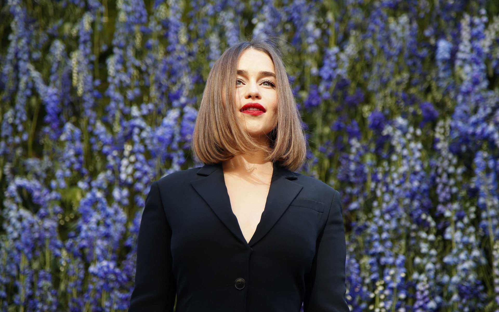 Emilia Clarke women actress auburn hair red lipstick in face