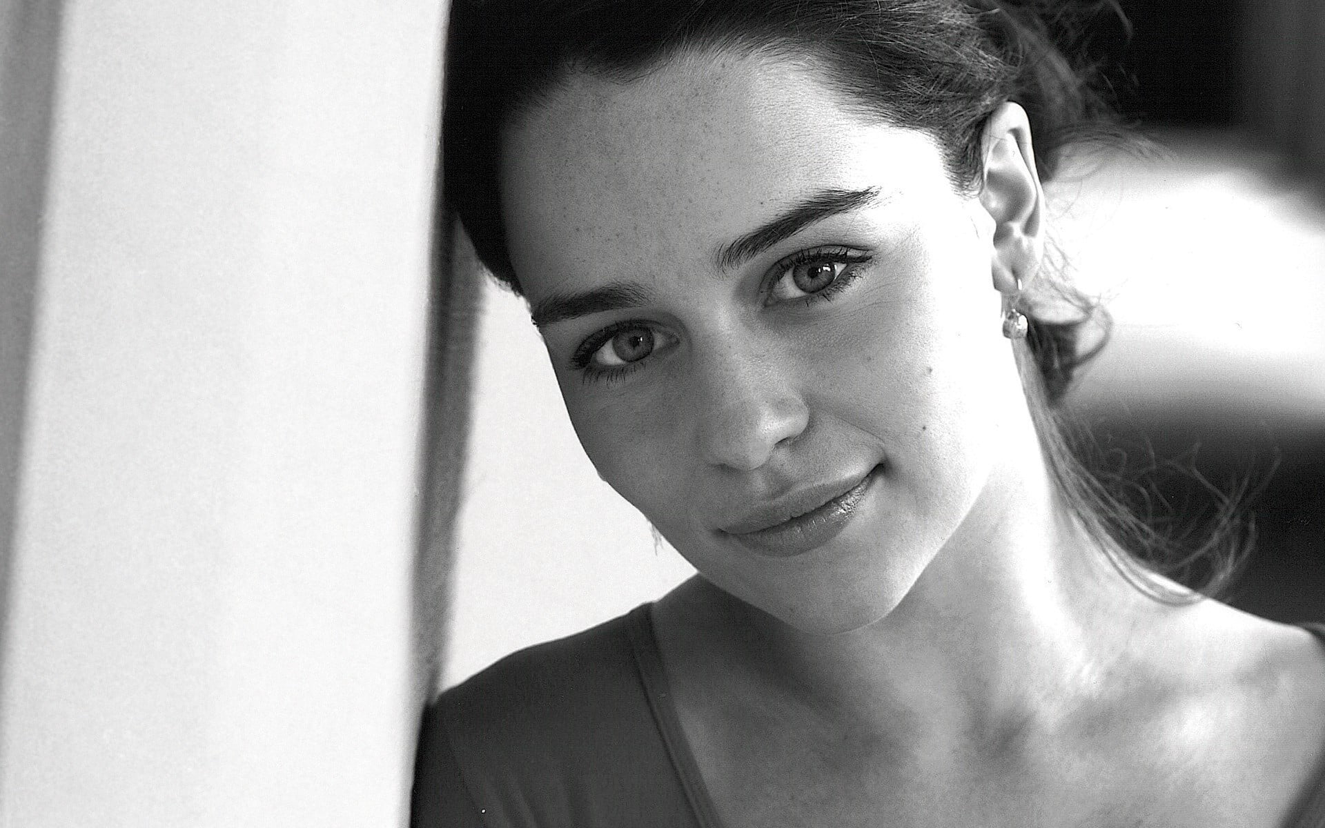 Emilia Clarke women looking at viewer monochrome actress