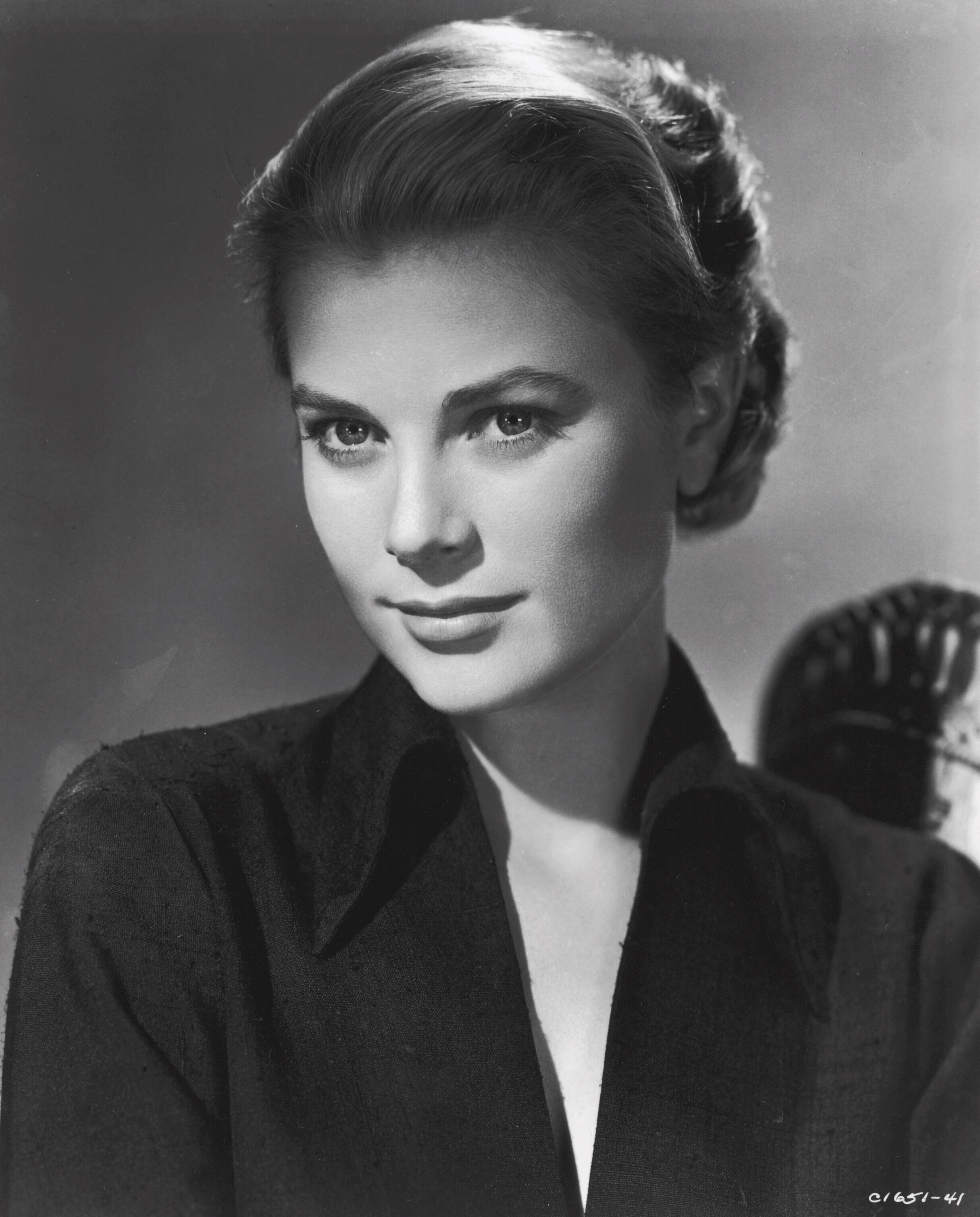 Grace Kelly women actress princess looking into the distance 2k