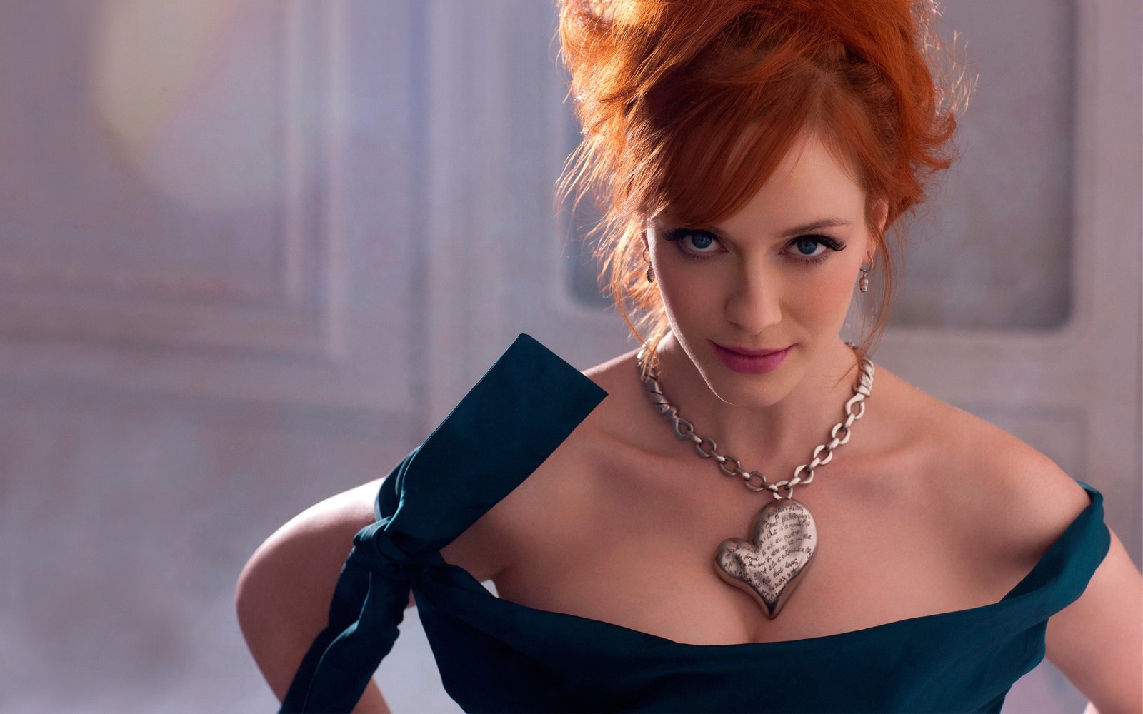eyes look face necklace actress blue red sexuality elegance 2k