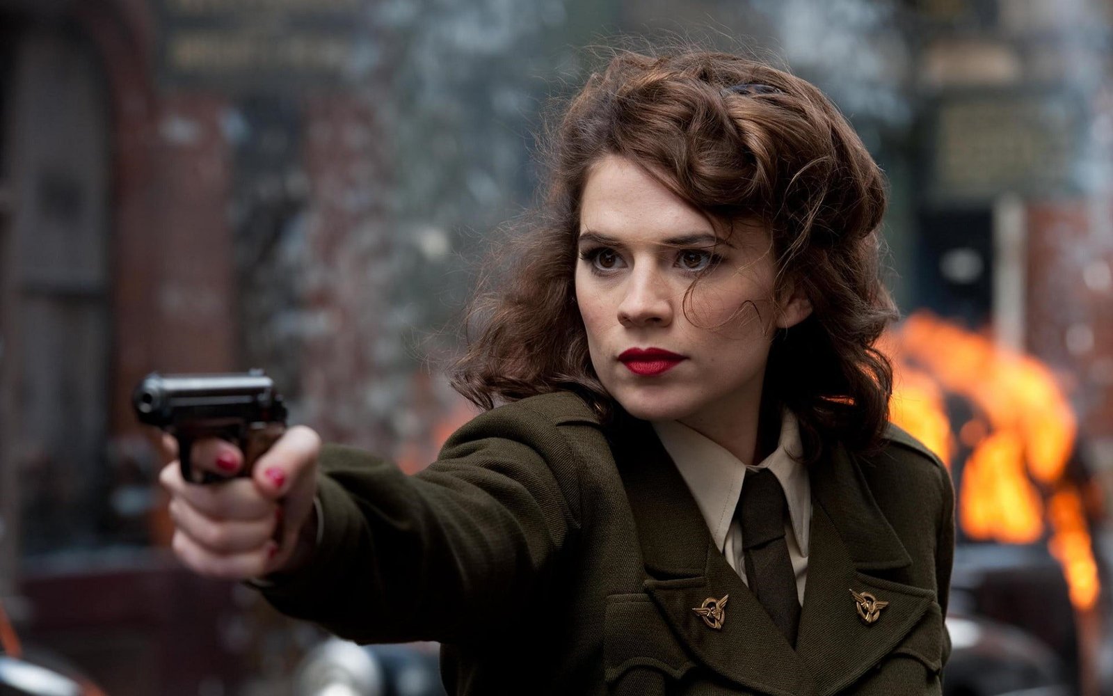 Hayley Atwell Peggy Carter women actress red lipstick gun