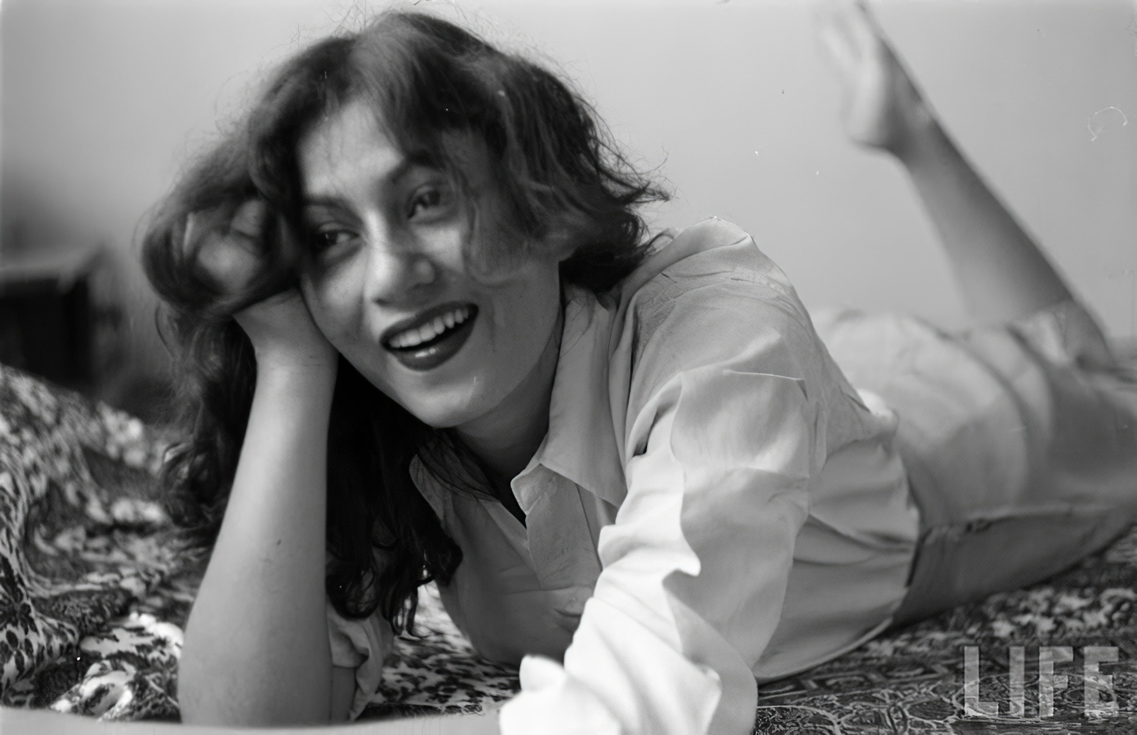 indian women actress monochrome madhubala 2k