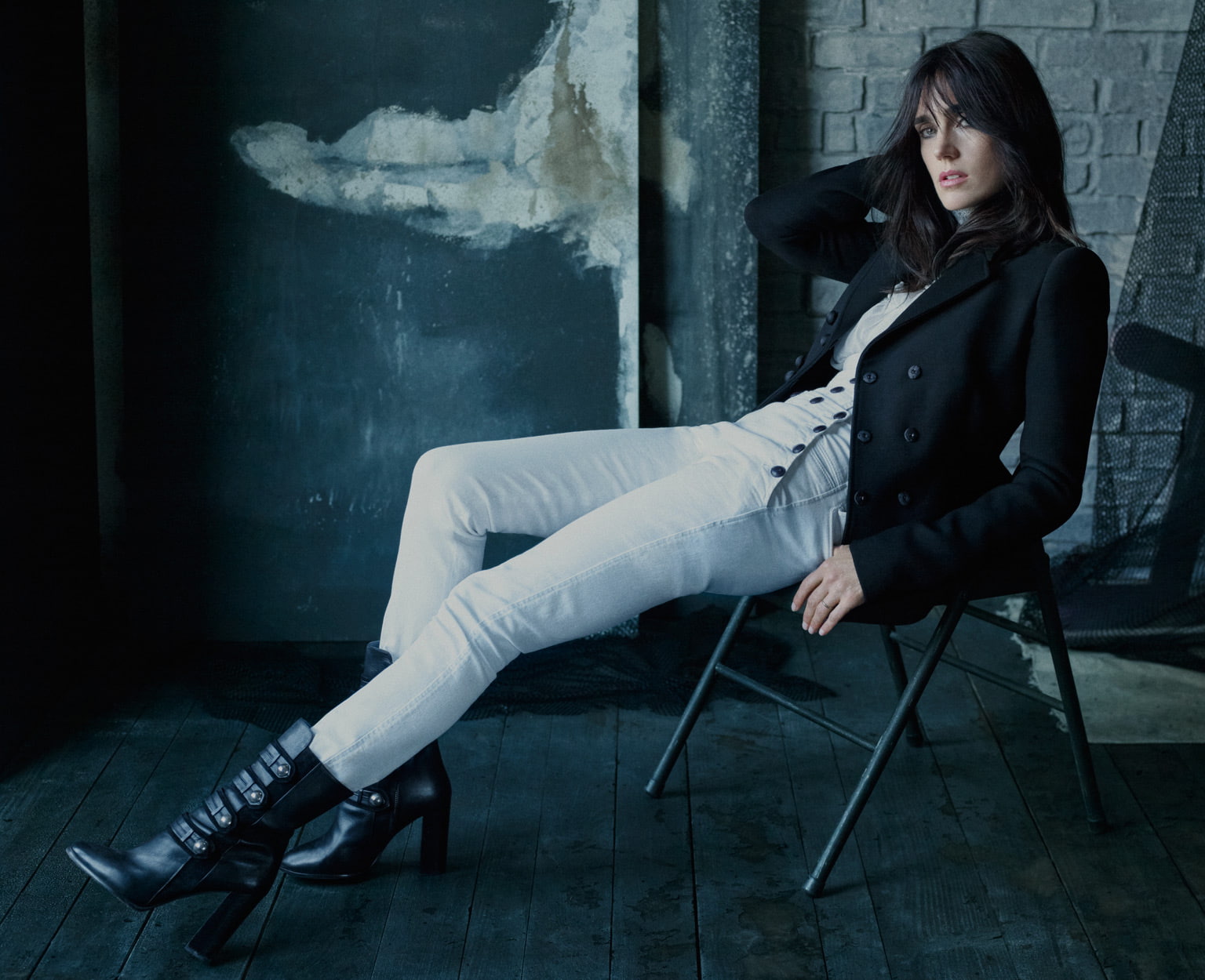 Jennifer Connelly actress brunette green eyes boots one person