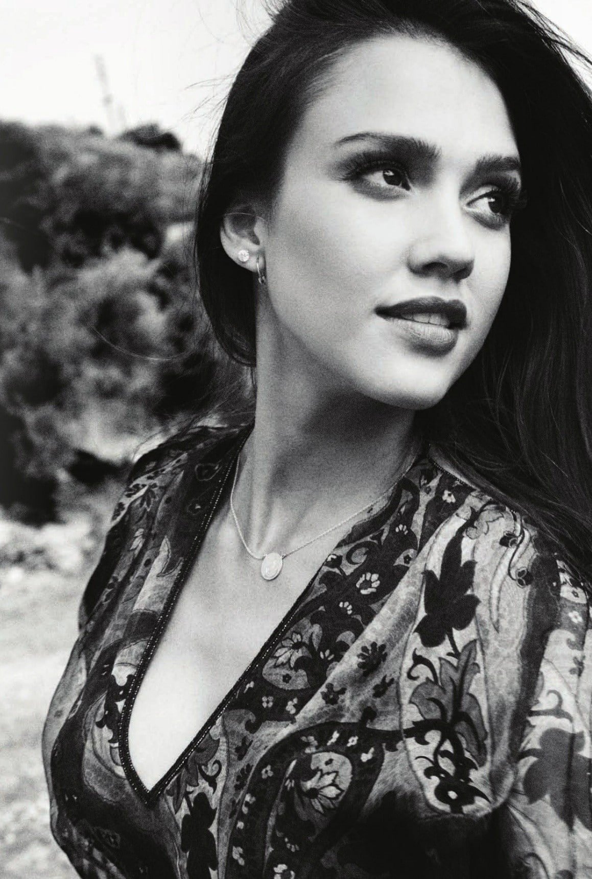 Jessica Alba monochrome looking away women face necklace