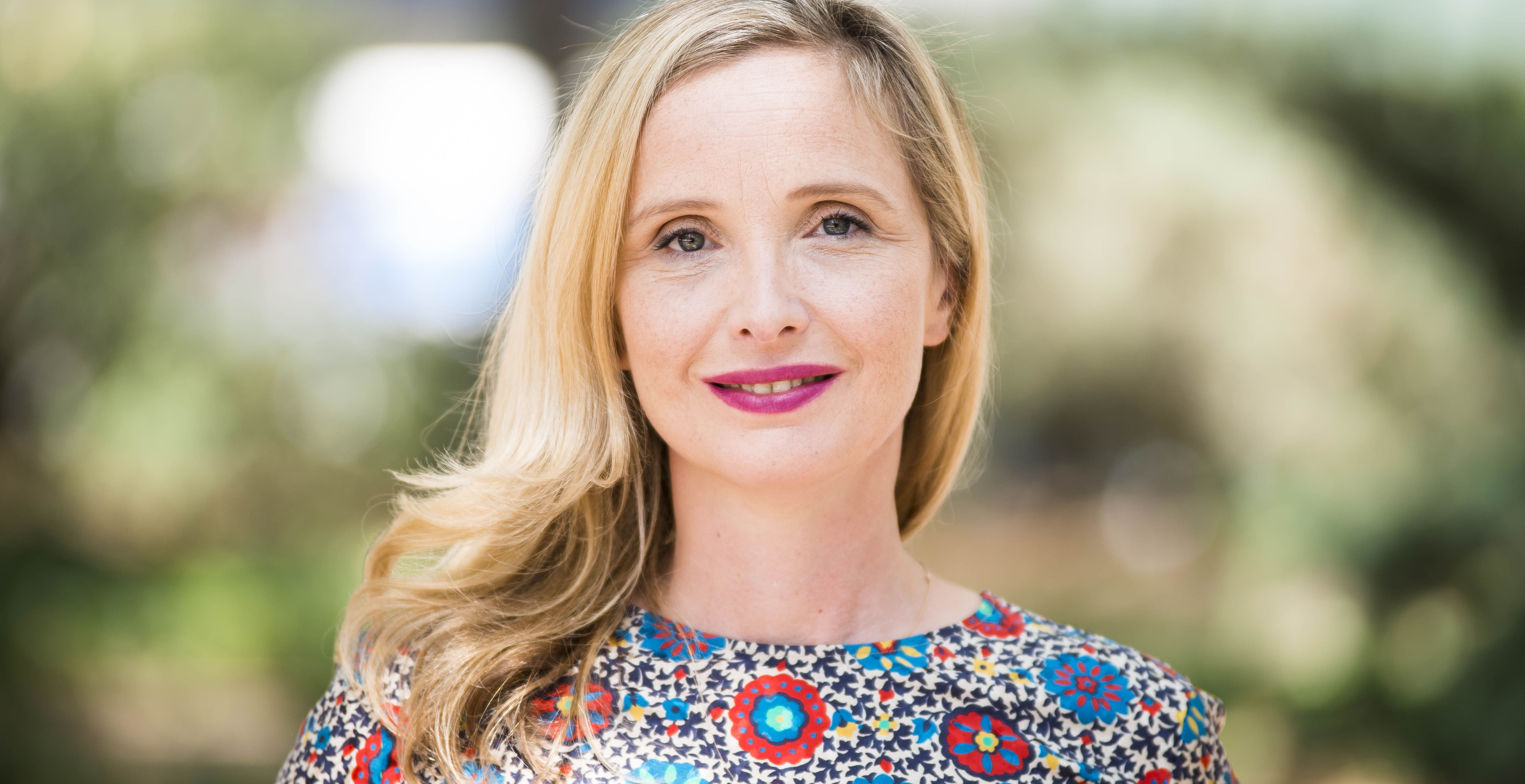 Julie Delpy French actress blonde green eyes pink lipstick 2k 4k 5k