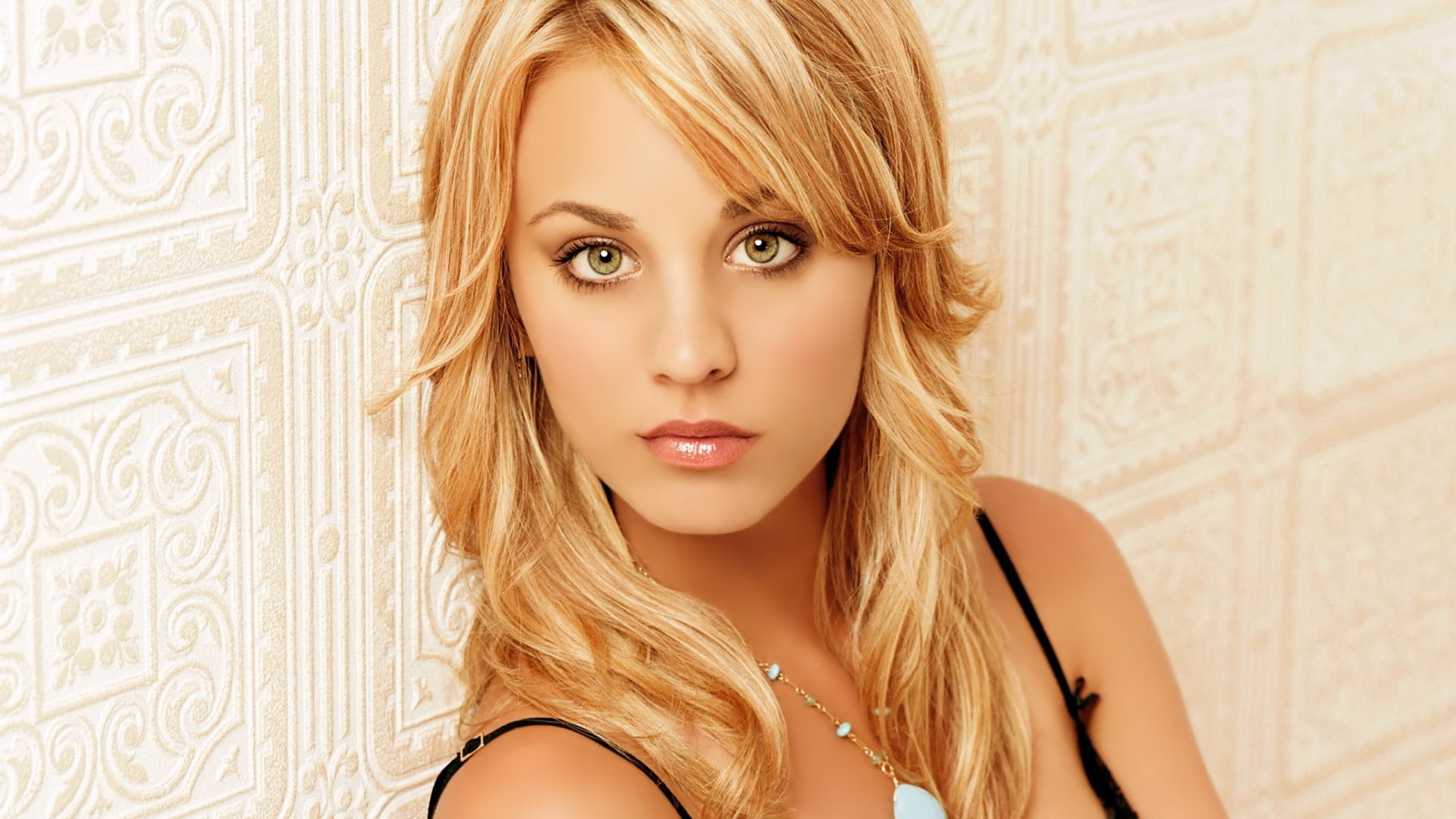 Kaley Cuoco blonde actress looking at viewer portrait beauty